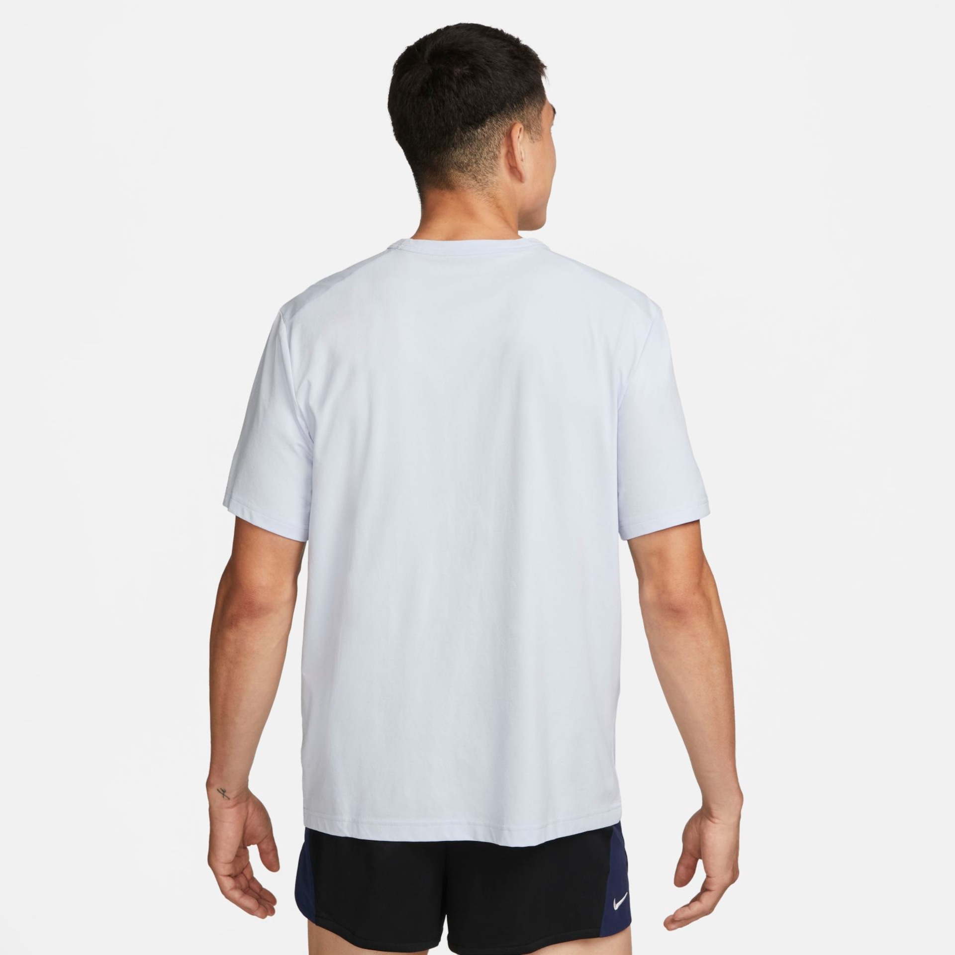 Camiseta Nike Track Club Masculina - Foto 2