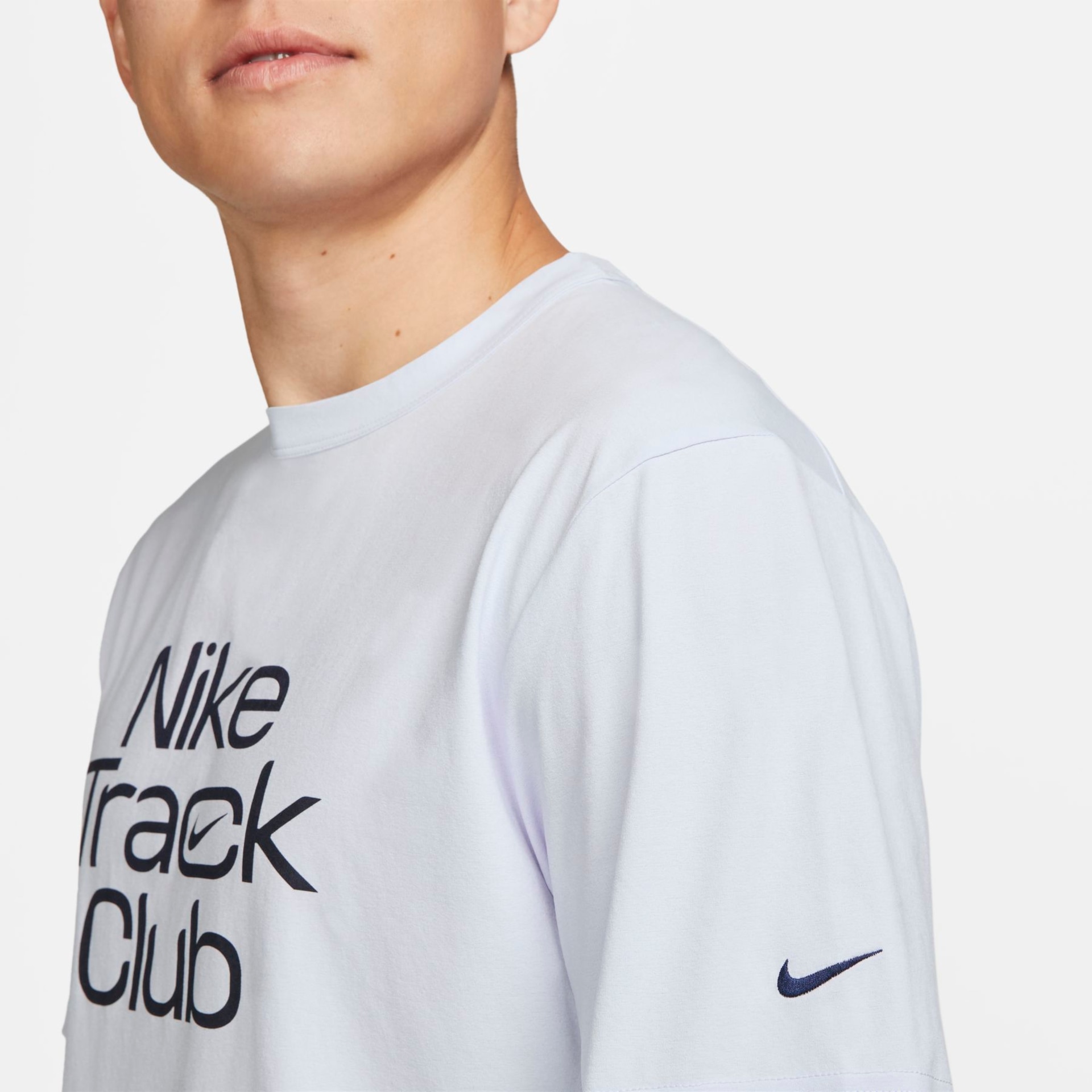 Camiseta Nike Track Club Masculina - Foto 4