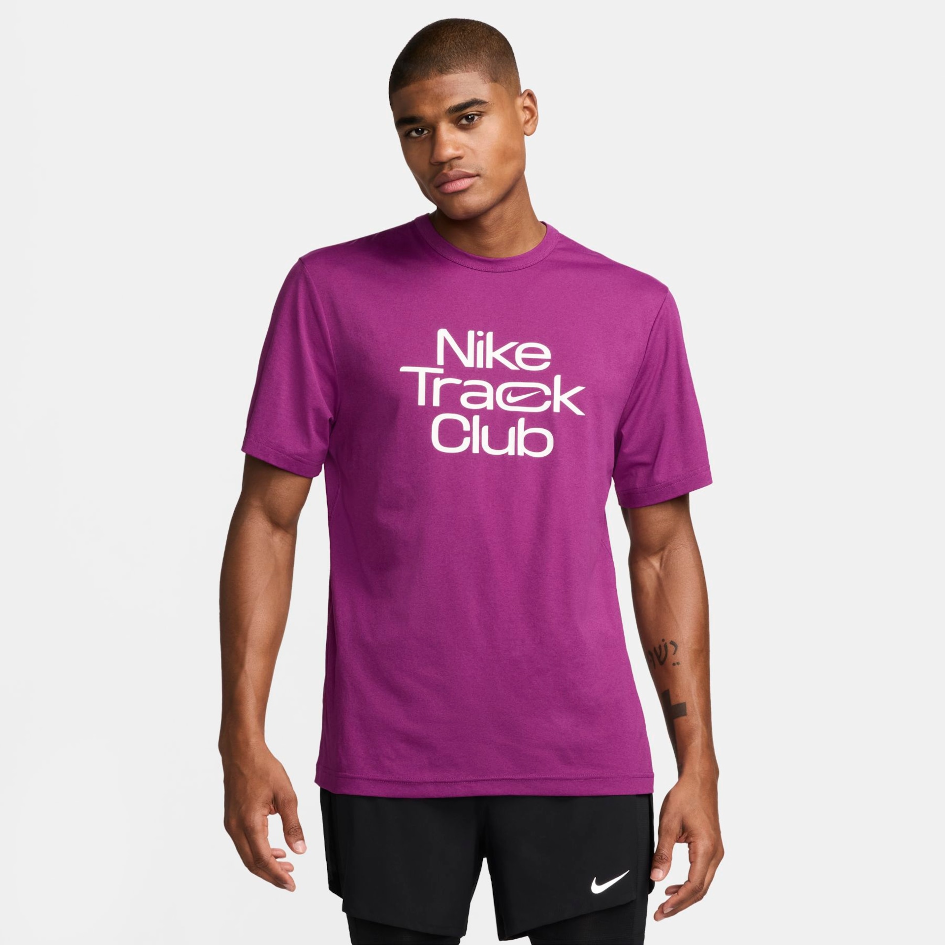 Camiseta Nike Track Club Masculina - Foto 1