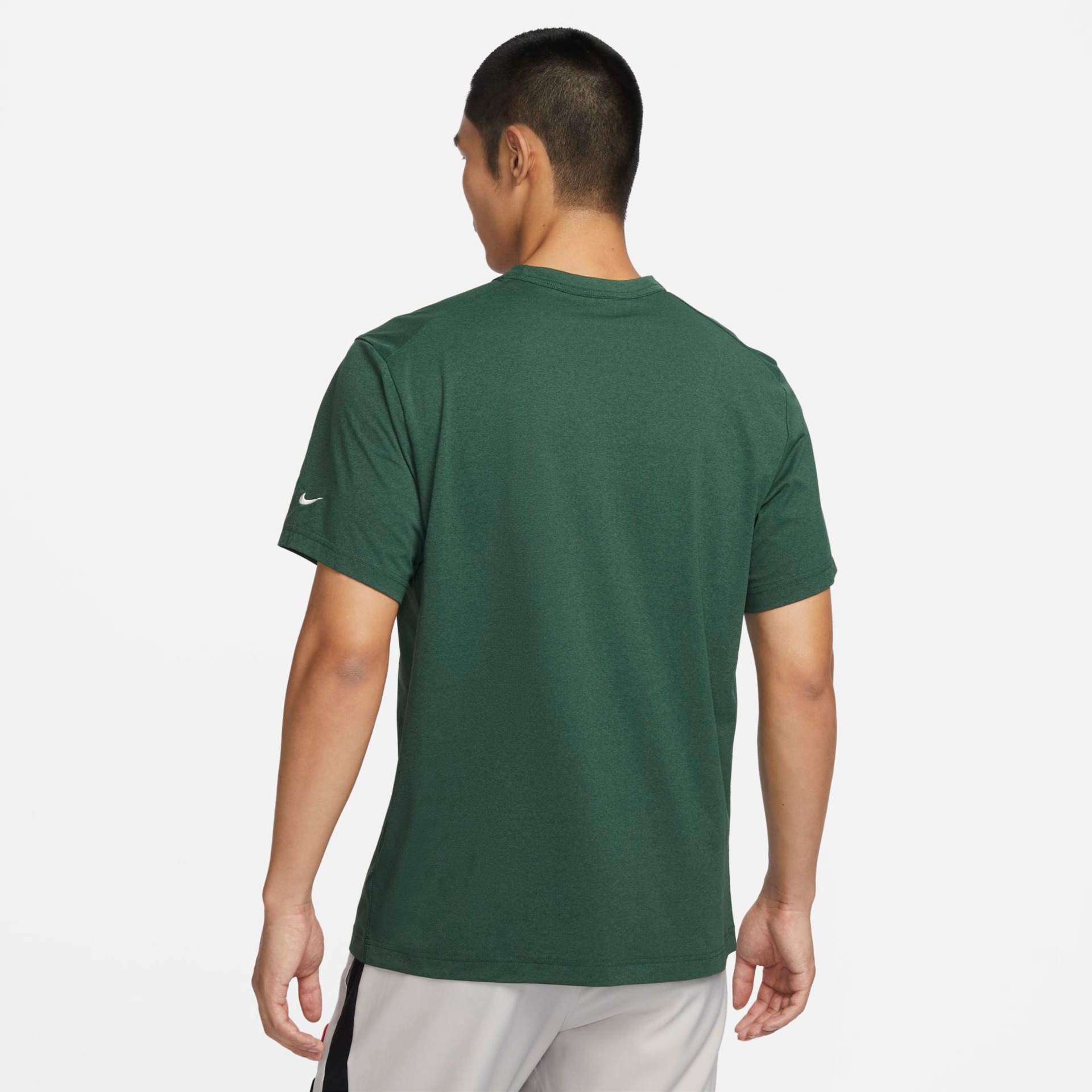 Camiseta Nike Track Club Masculina - Foto 2