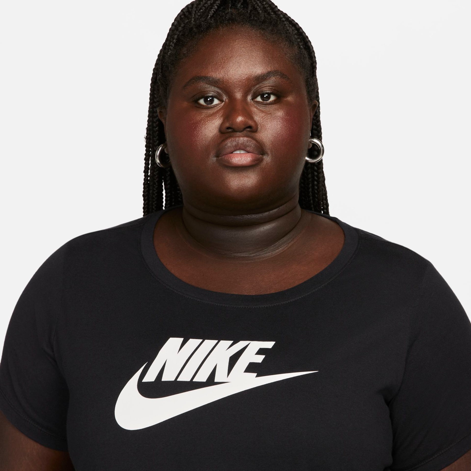 Plus Size - Camiseta Nike Sportswear Essentials Feminina - Foto 3