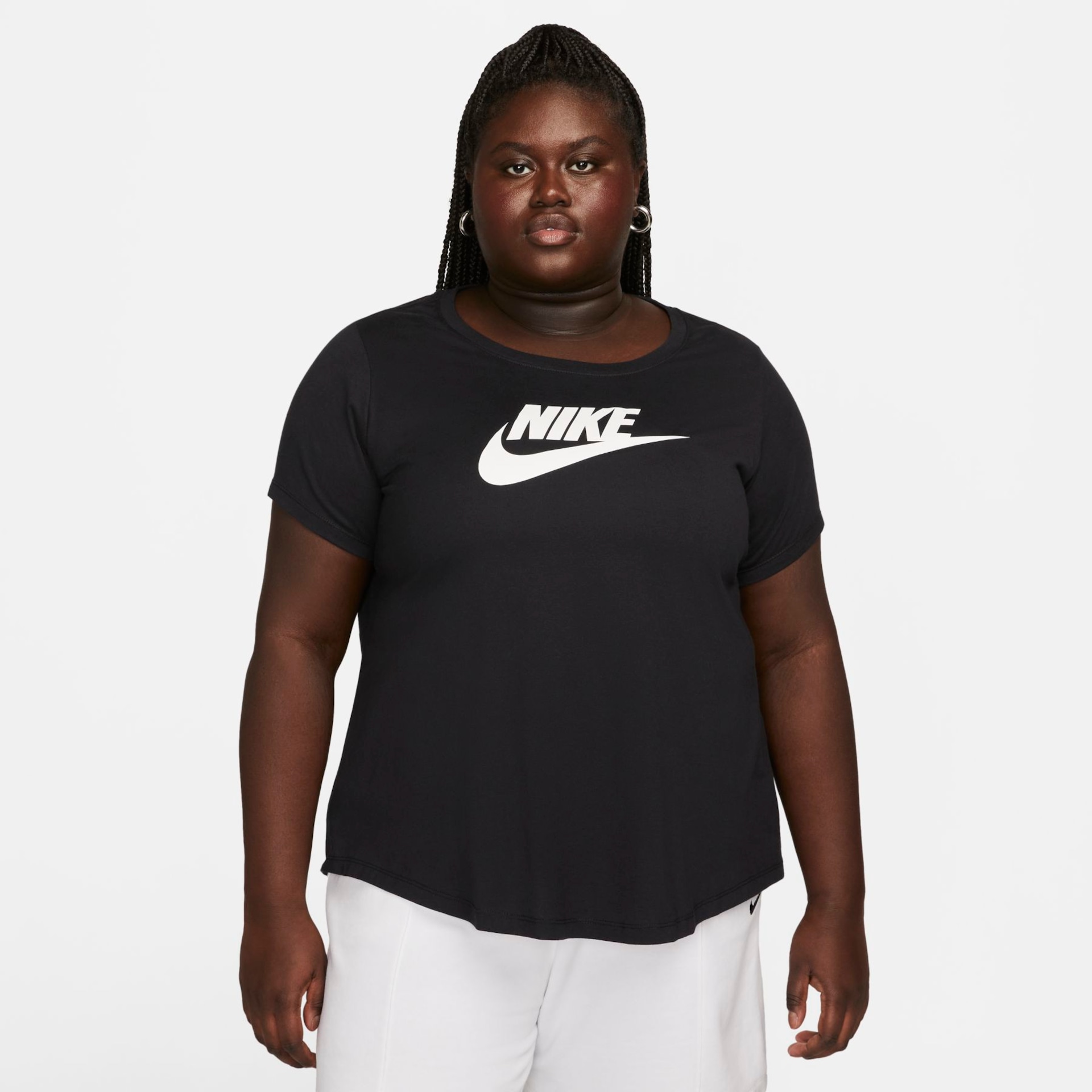 Plus Size - Camiseta Nike Sportswear Essentials Feminina - Foto 1