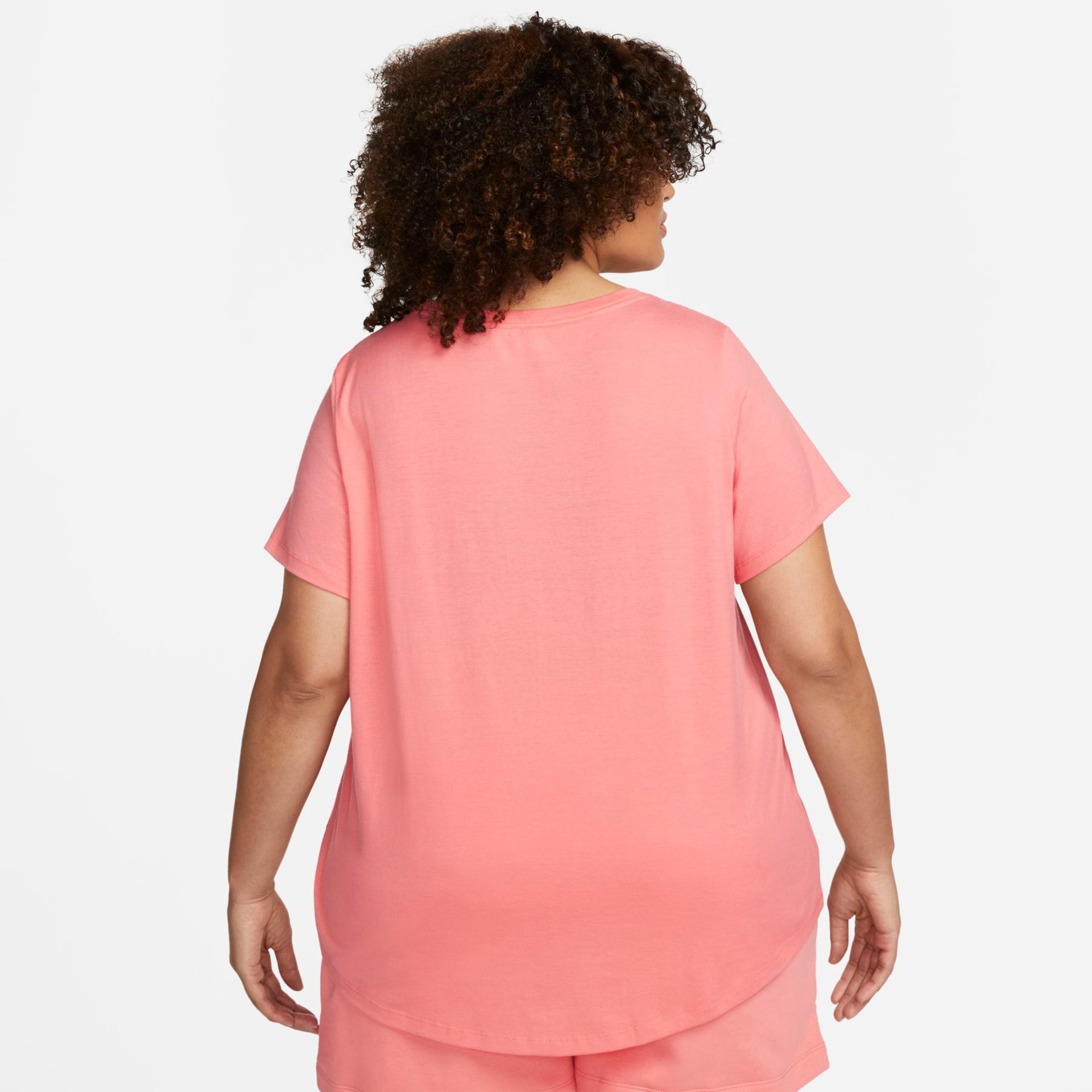 Plus Size - Camiseta Nike Sportswear Essentials Feminina - Foto 2