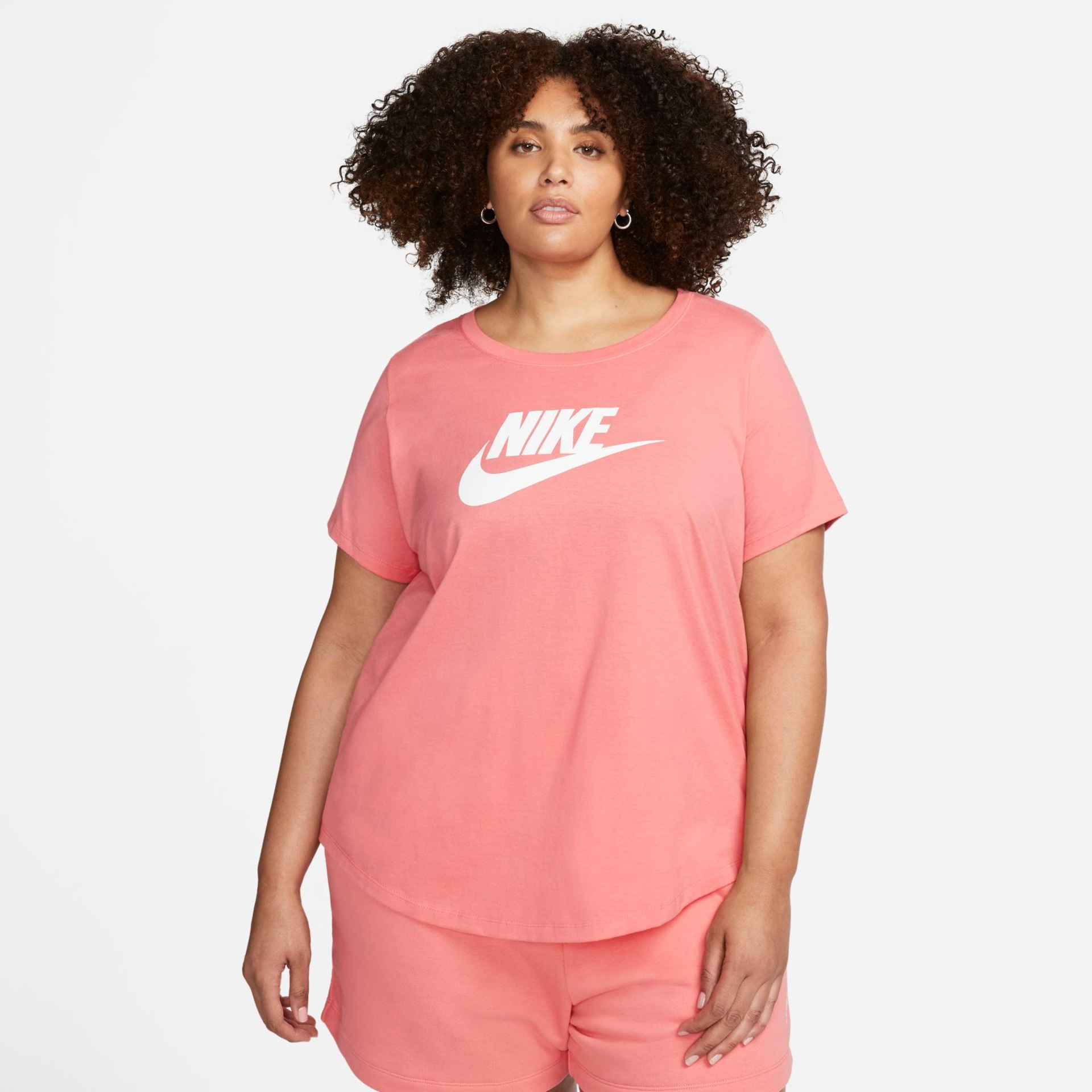 Plus Size - Camiseta Nike Sportswear Essentials Feminina - Foto 1