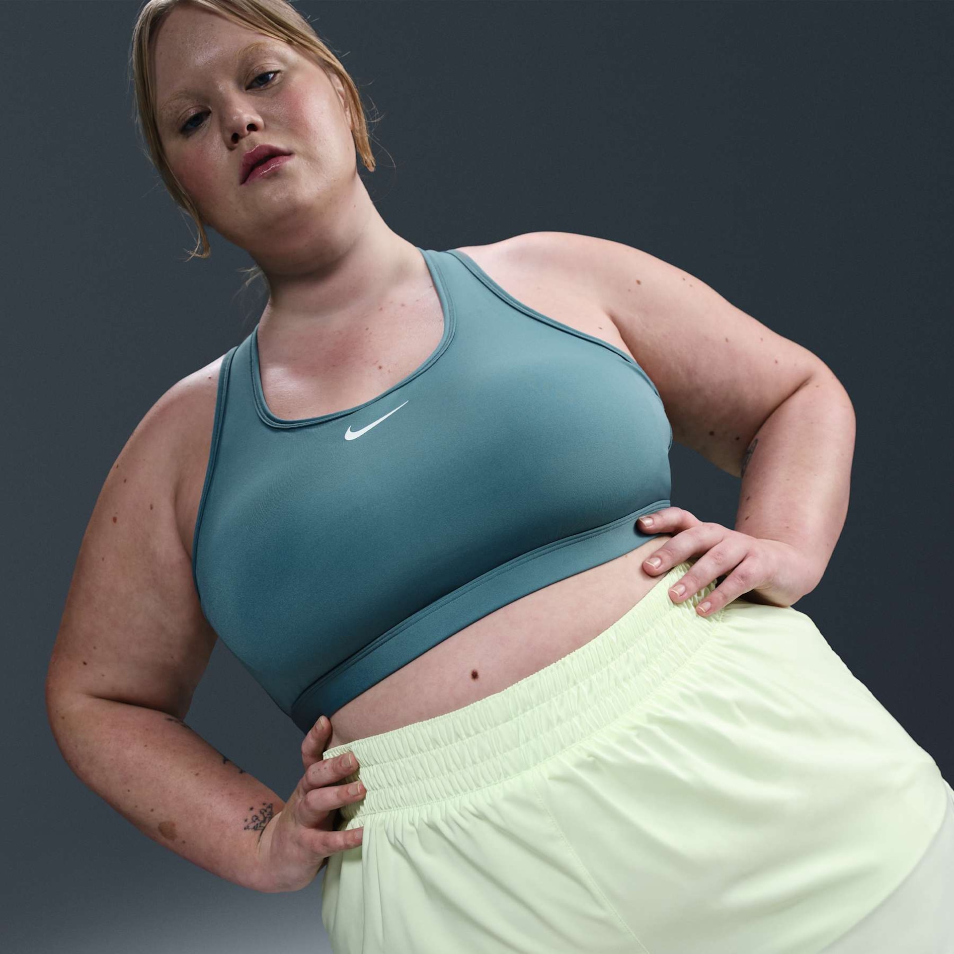 Plus Size - Top Nike Swoosh Feminino - Foto 1