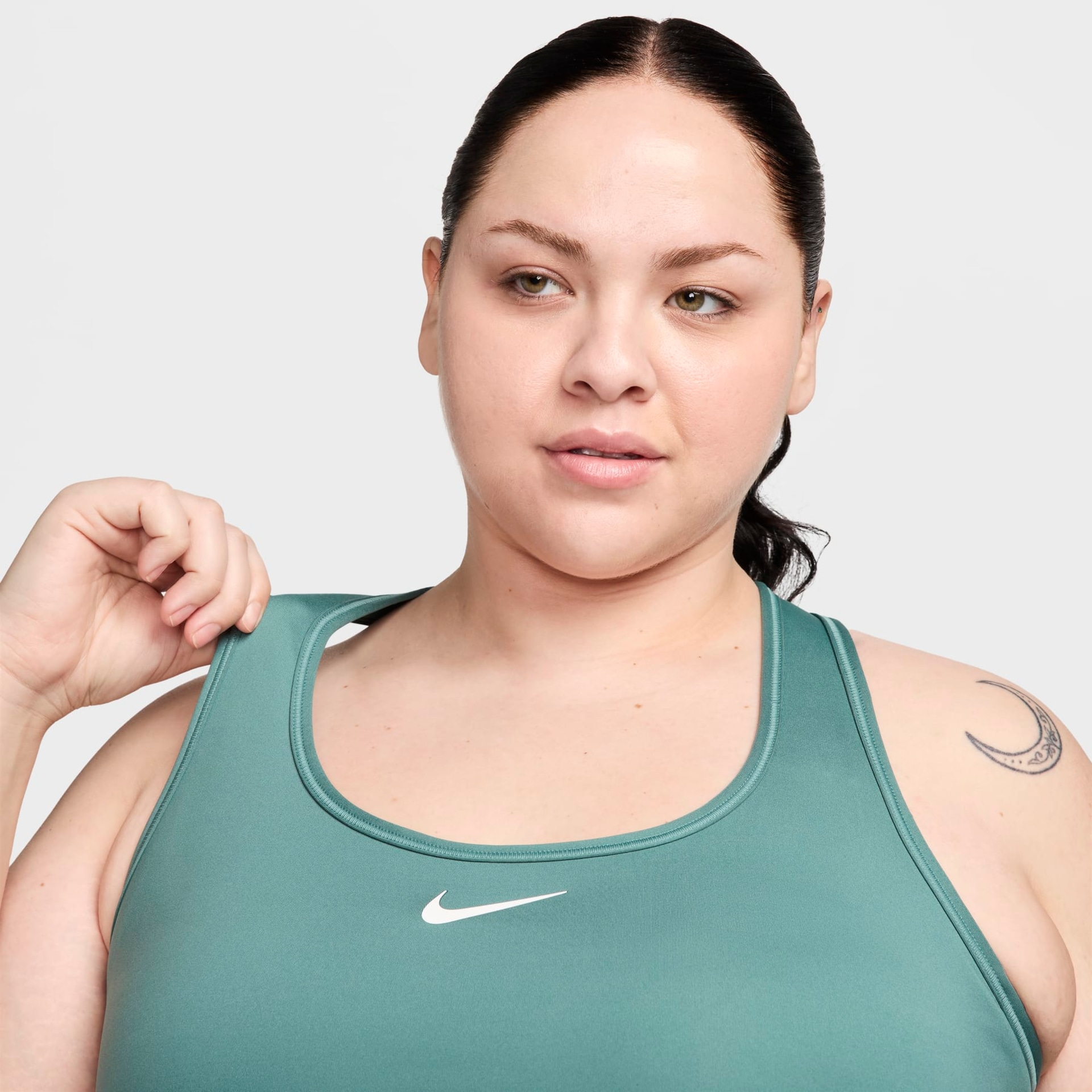 Plus Size - Top Nike Swoosh Feminino - Foto 5