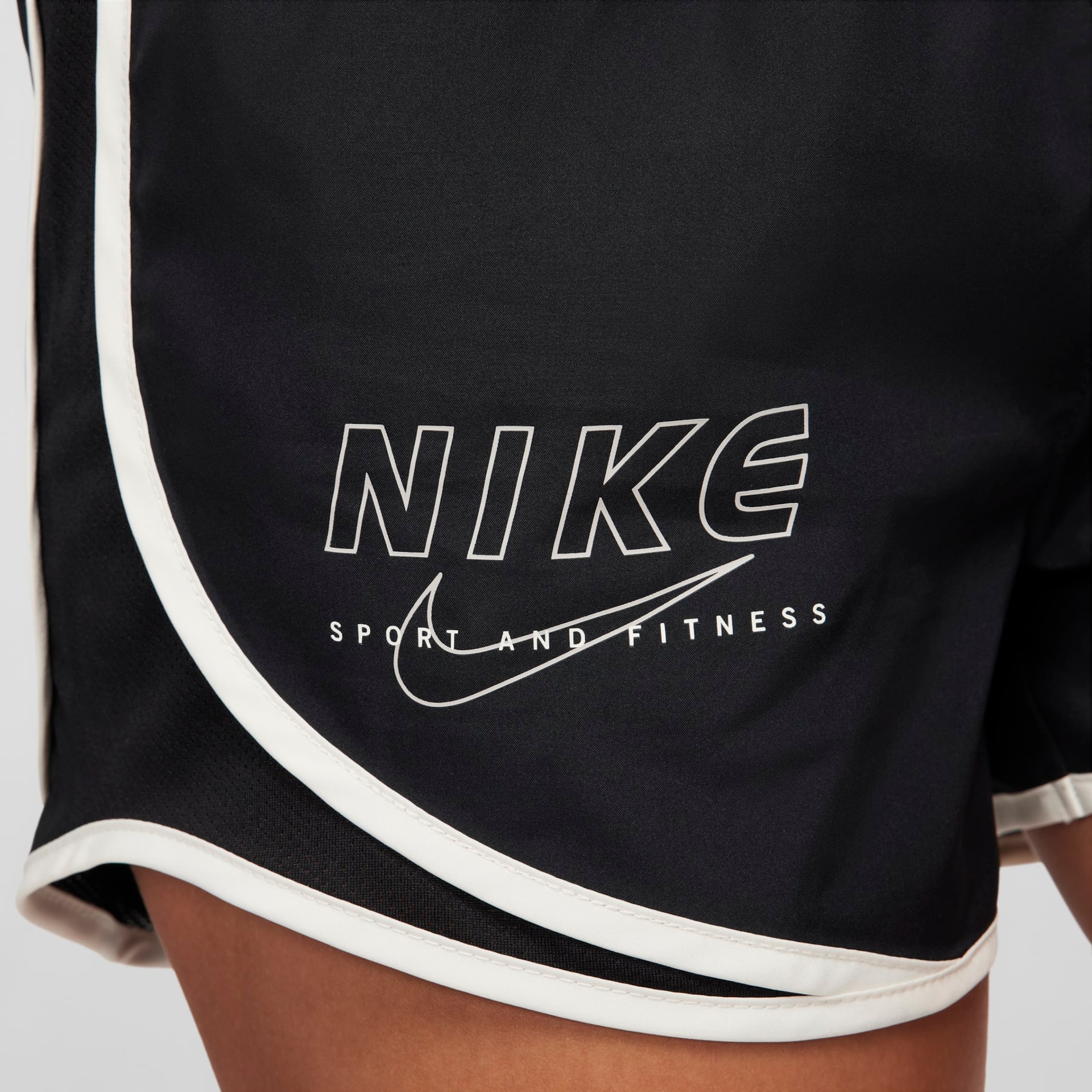 Shorts Nike One Tempo Feminino - Foto 5