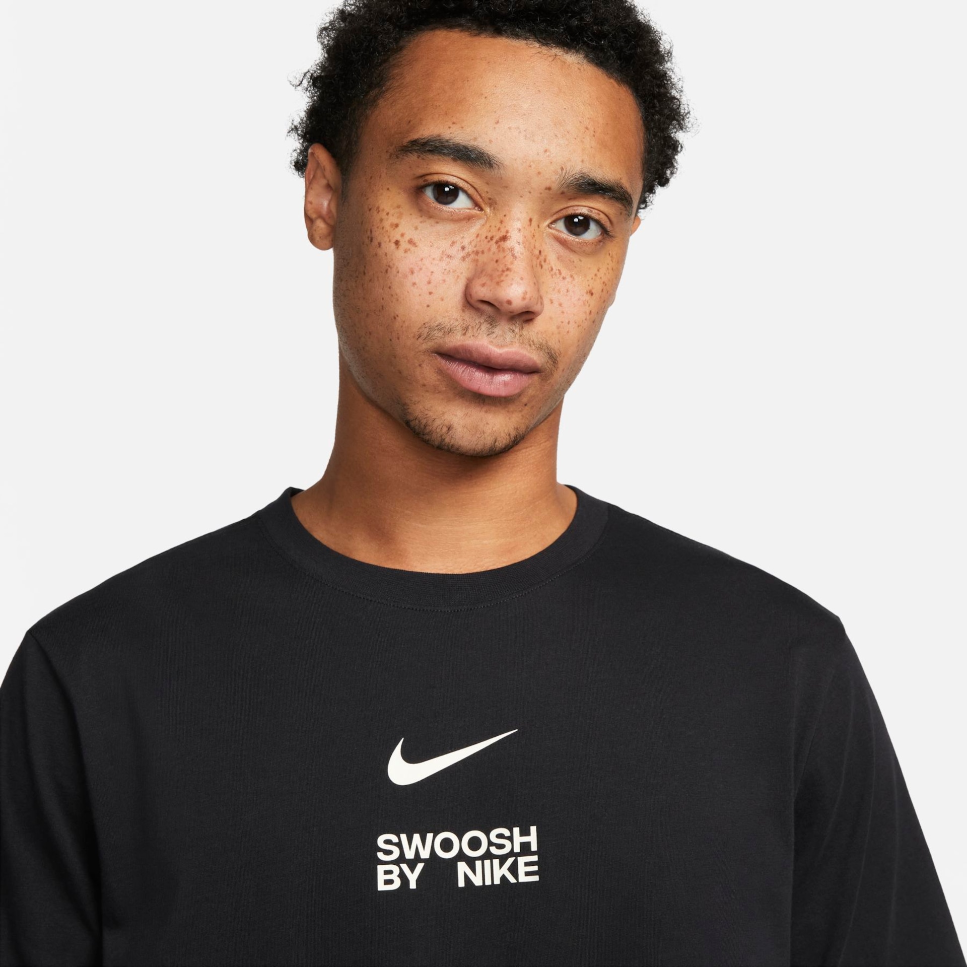 Camiseta Nike Sportswear Masculina - Foto 3