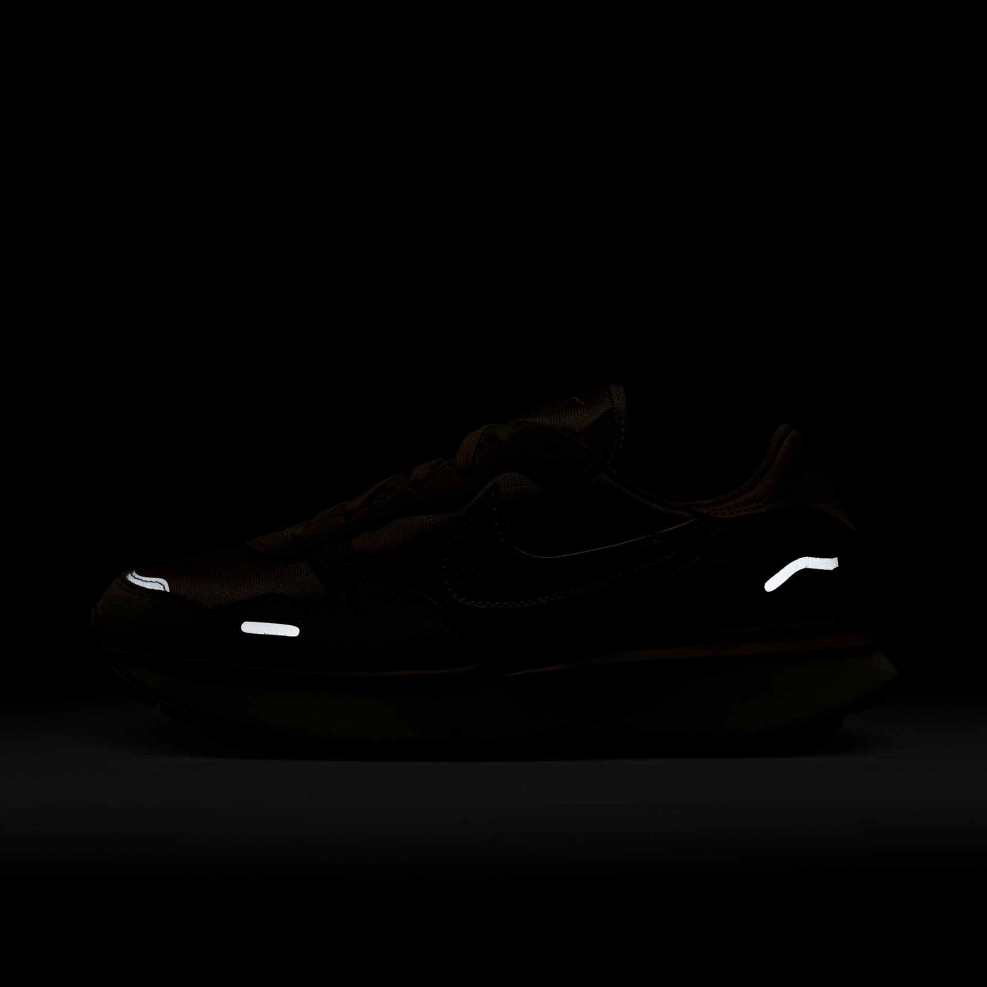 Tênis Nike Phoenix Waffle Feminino - Foto 11