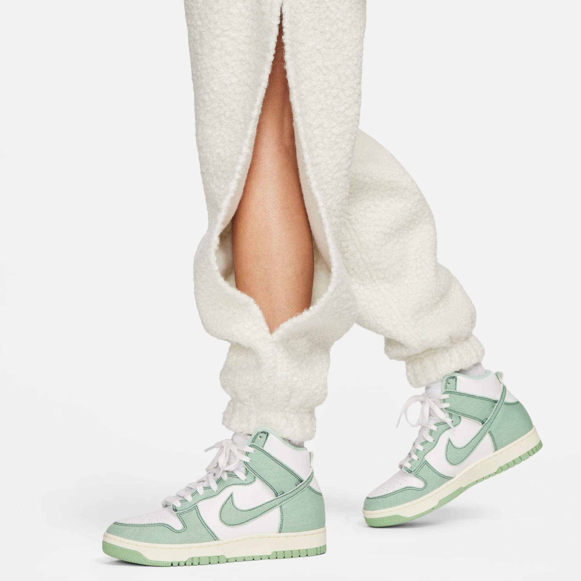 Calça Nike Sportswear Sherpa Feminina - Foto 5