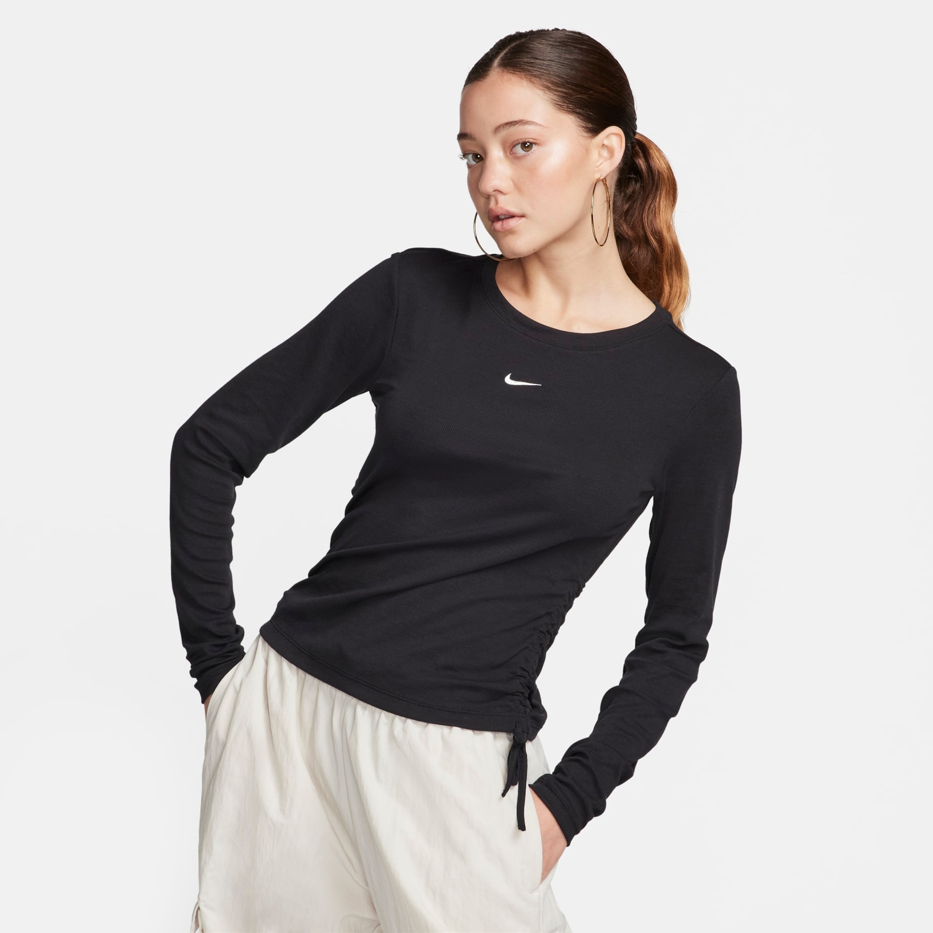 Camiseta Nike Sportswear Feminina - Foto 1