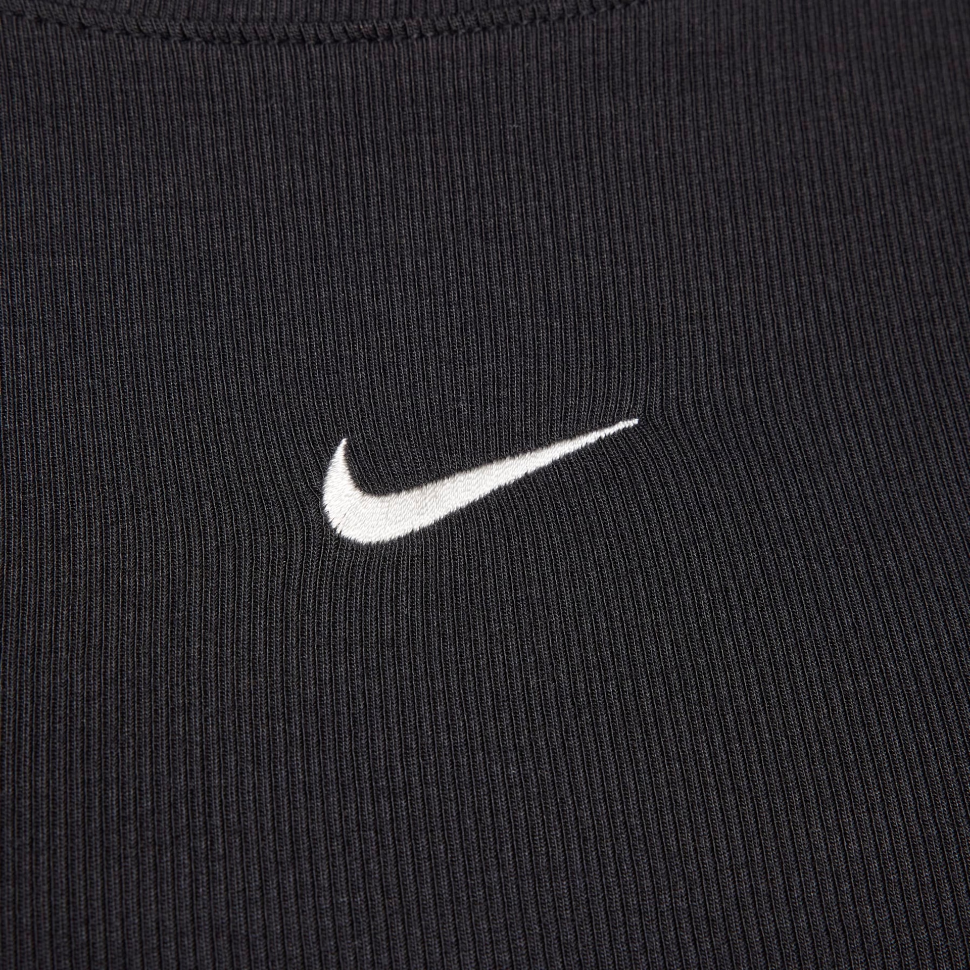 Camiseta Nike Sportswear Feminina - Foto 4