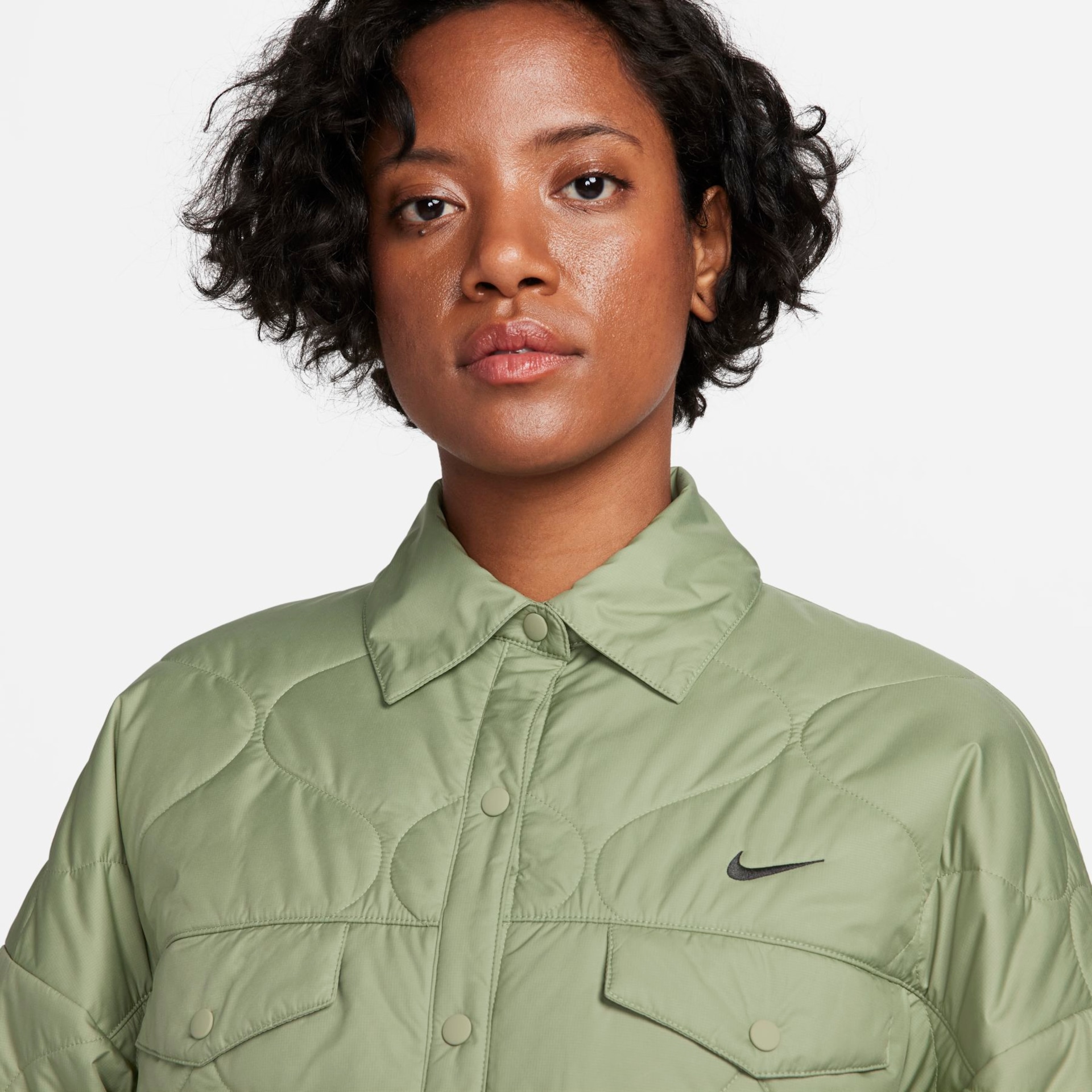 Jaqueta Nike Sportswear Essential Feminina - Foto 3