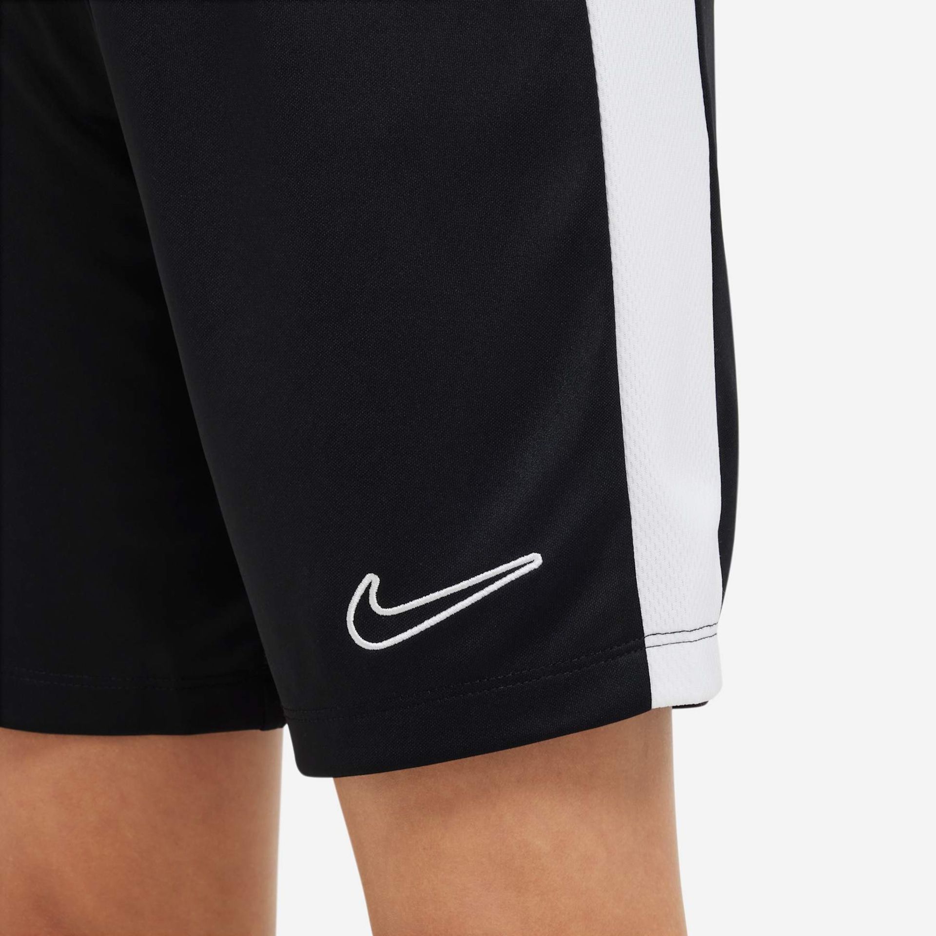Shorts Nike Dri-FIT Academy 23 Infantil - Foto 6