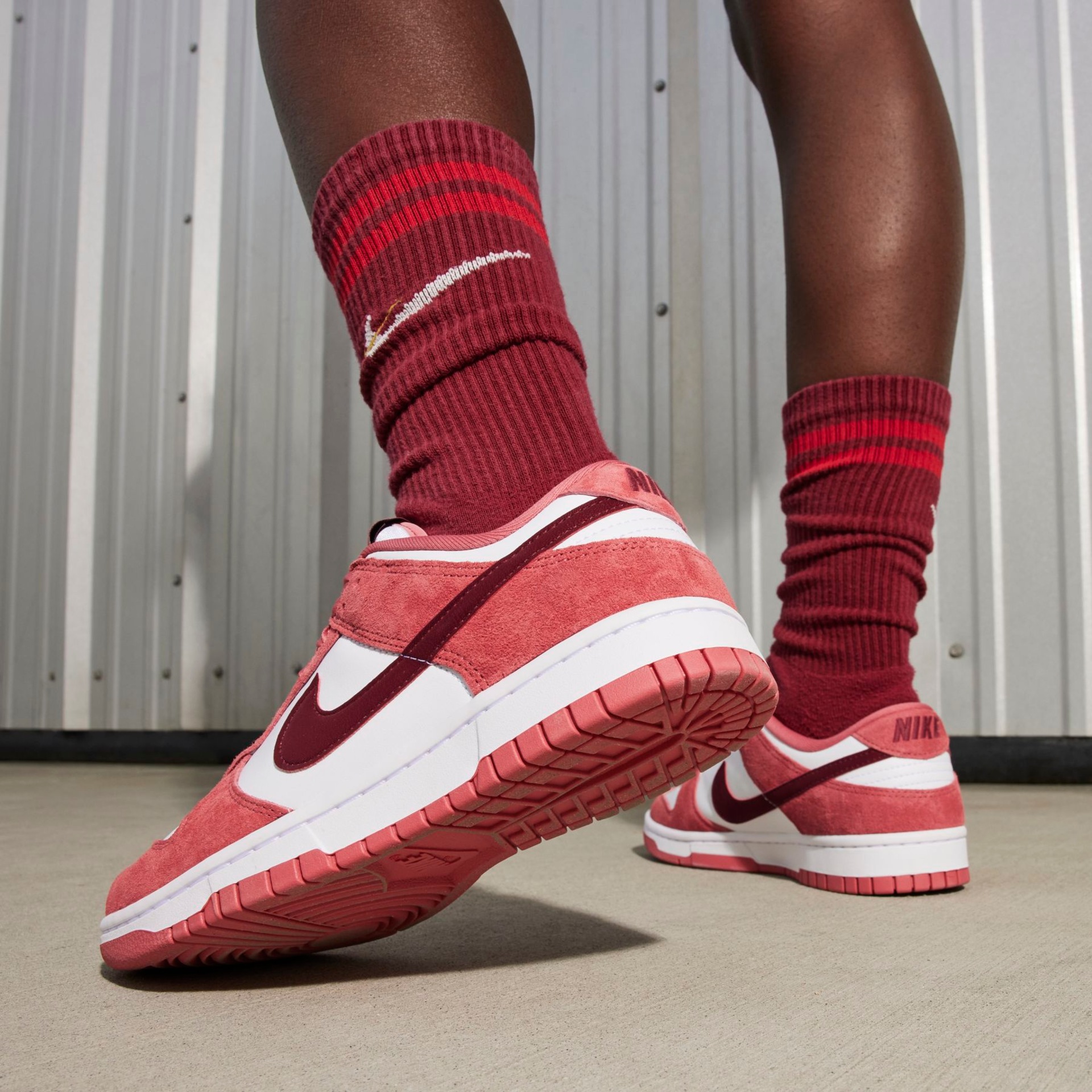 Tênis Nike Dunk Low Feminino - Foto 2