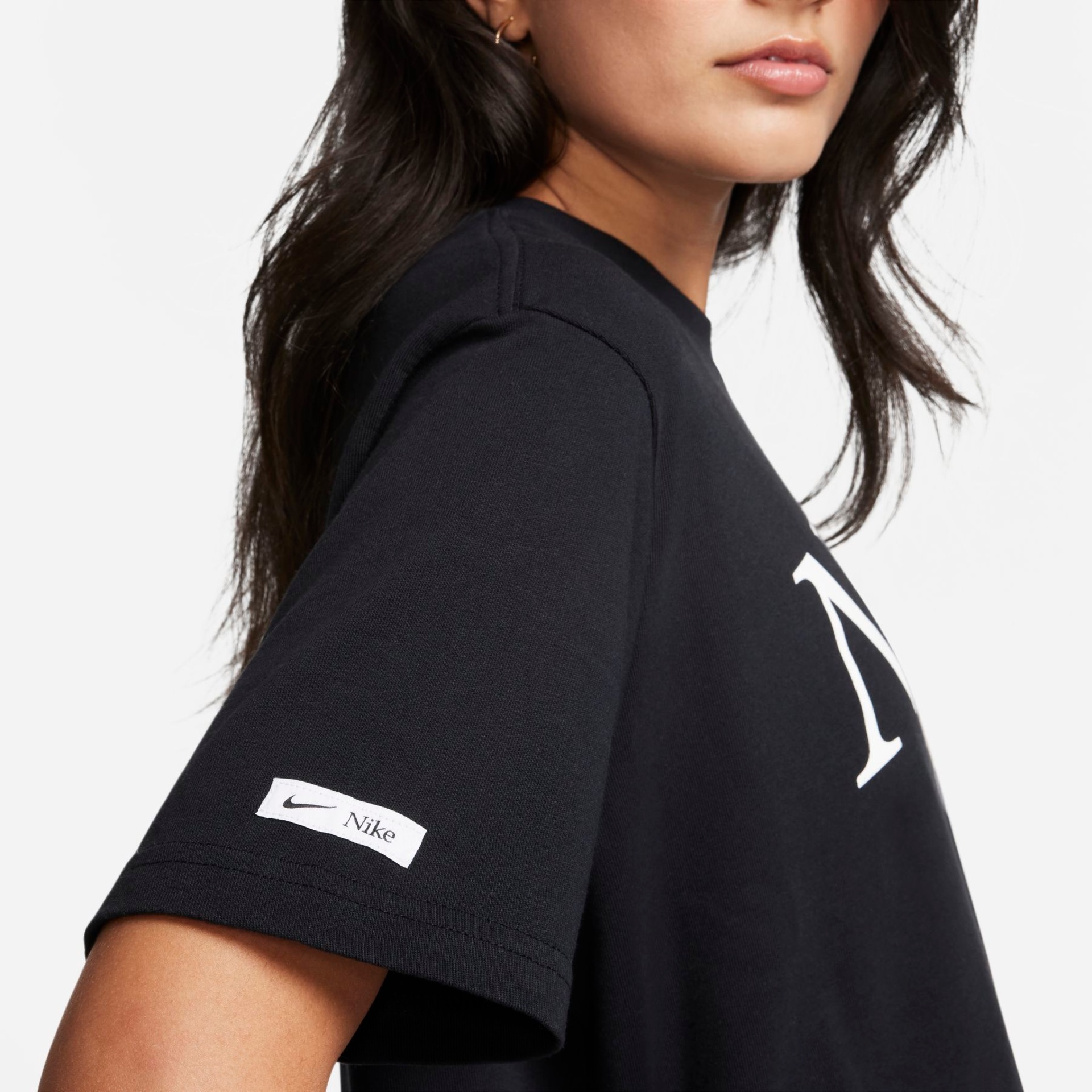Camiseta Nike Sportswear Classic Feminina - Foto 4