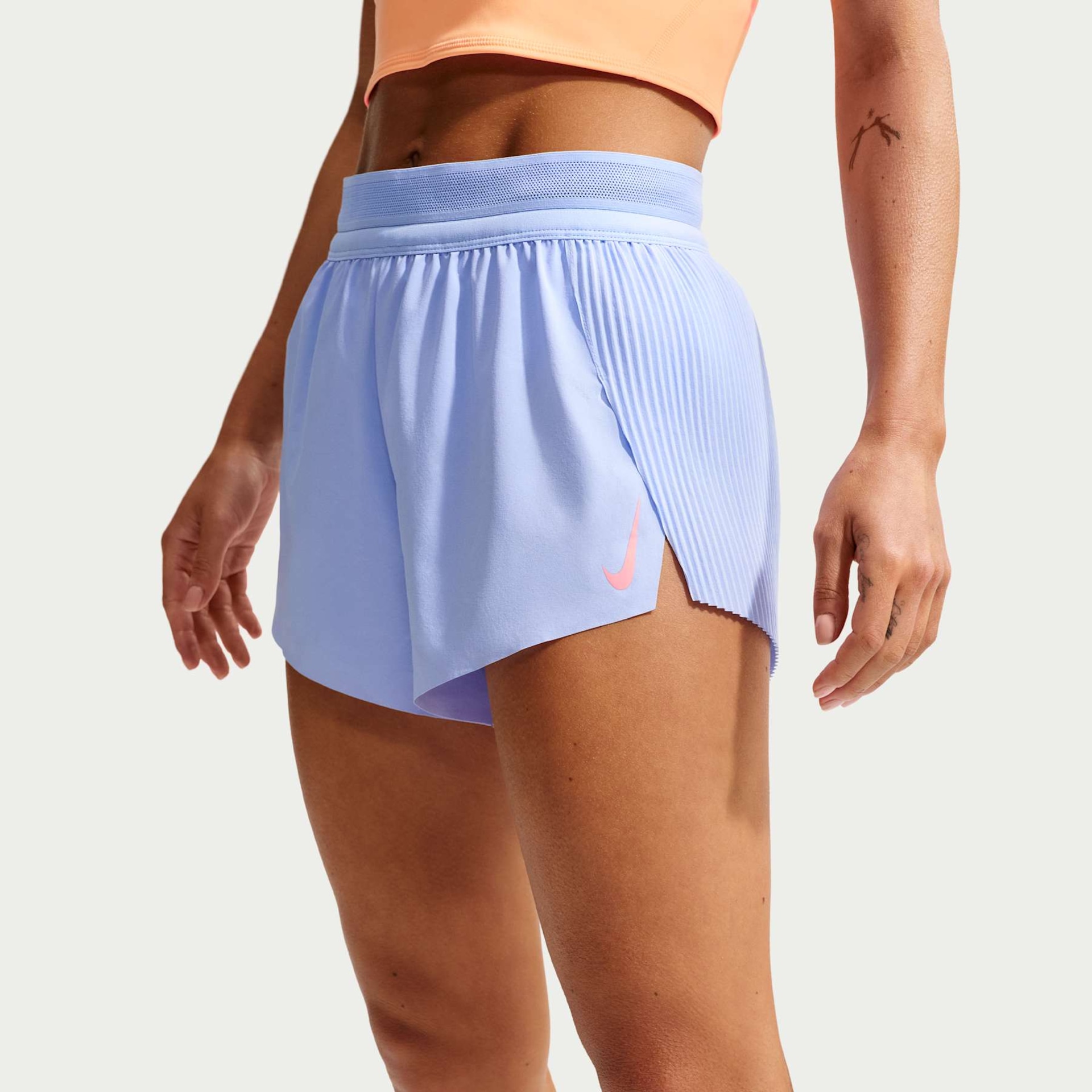 Shorts Nike Dri-Fit ADV Aeroswift Feminino - Foto 2