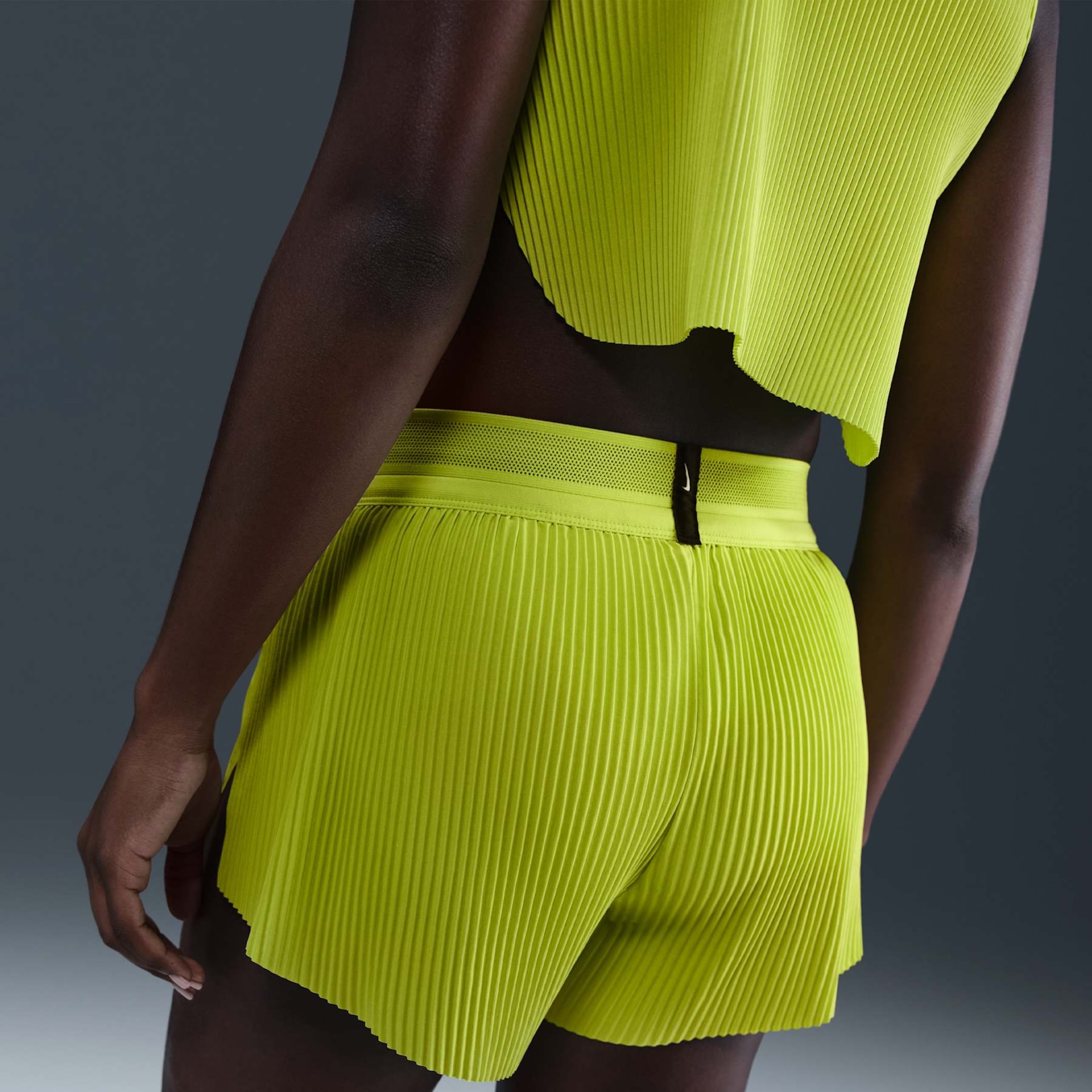 Shorts Nike Dri-Fit ADV Aeroswift Feminino - Foto 3