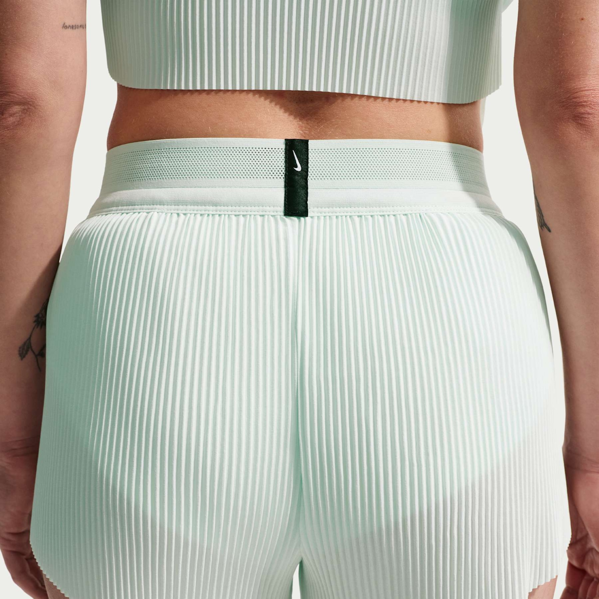 Shorts Nike Dri-Fit ADV Aeroswift Feminino - Foto 3