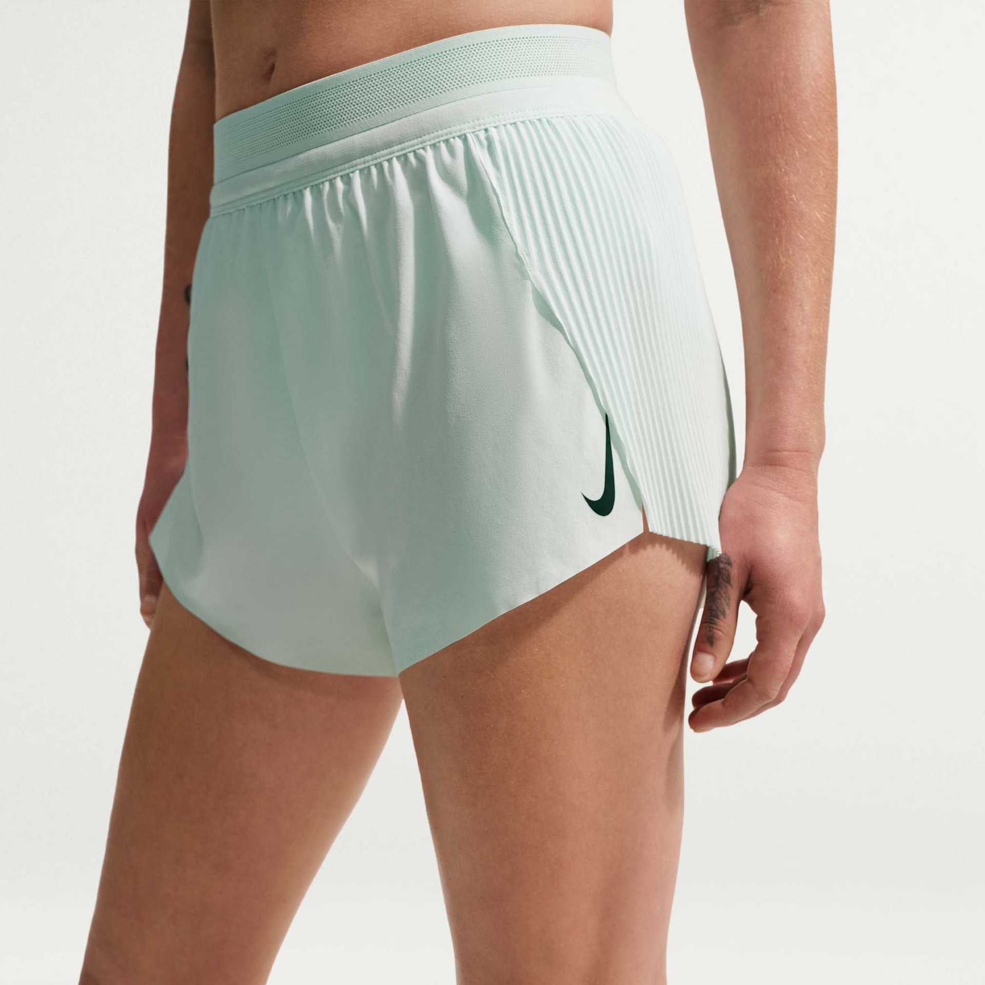 Shorts Nike Dri-Fit ADV Aeroswift Feminino - Foto 4