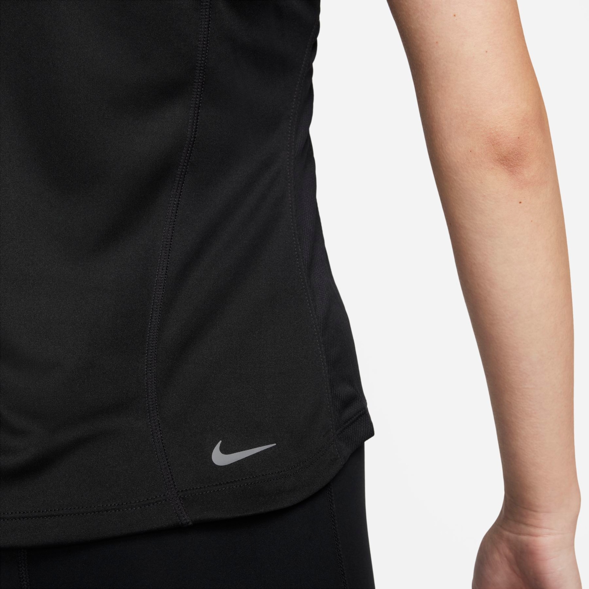 Camiseta Nike Dri-FIT Fast Feminina - Foto 4