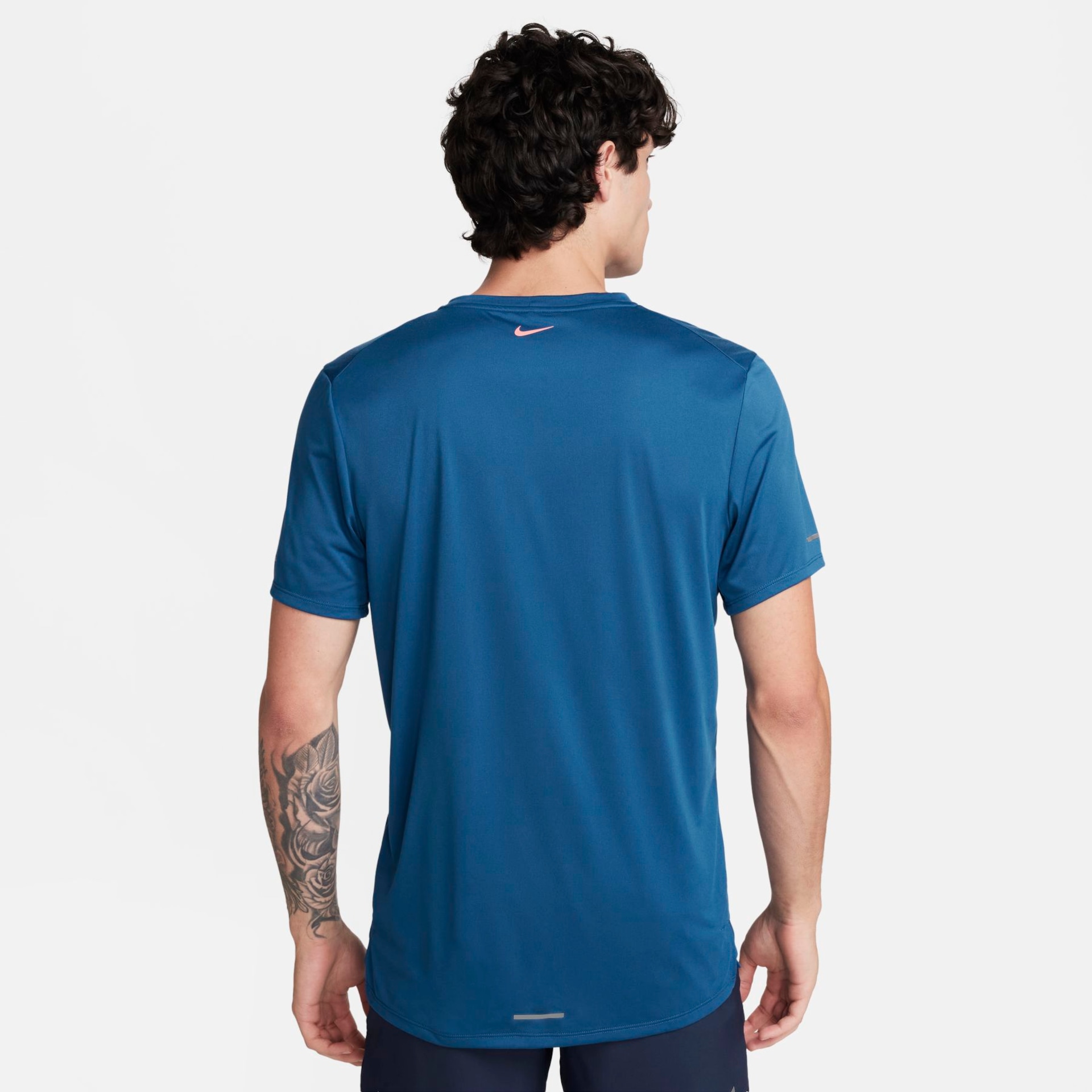 Camiseta Nike Run Energy Masculina - Foto 2