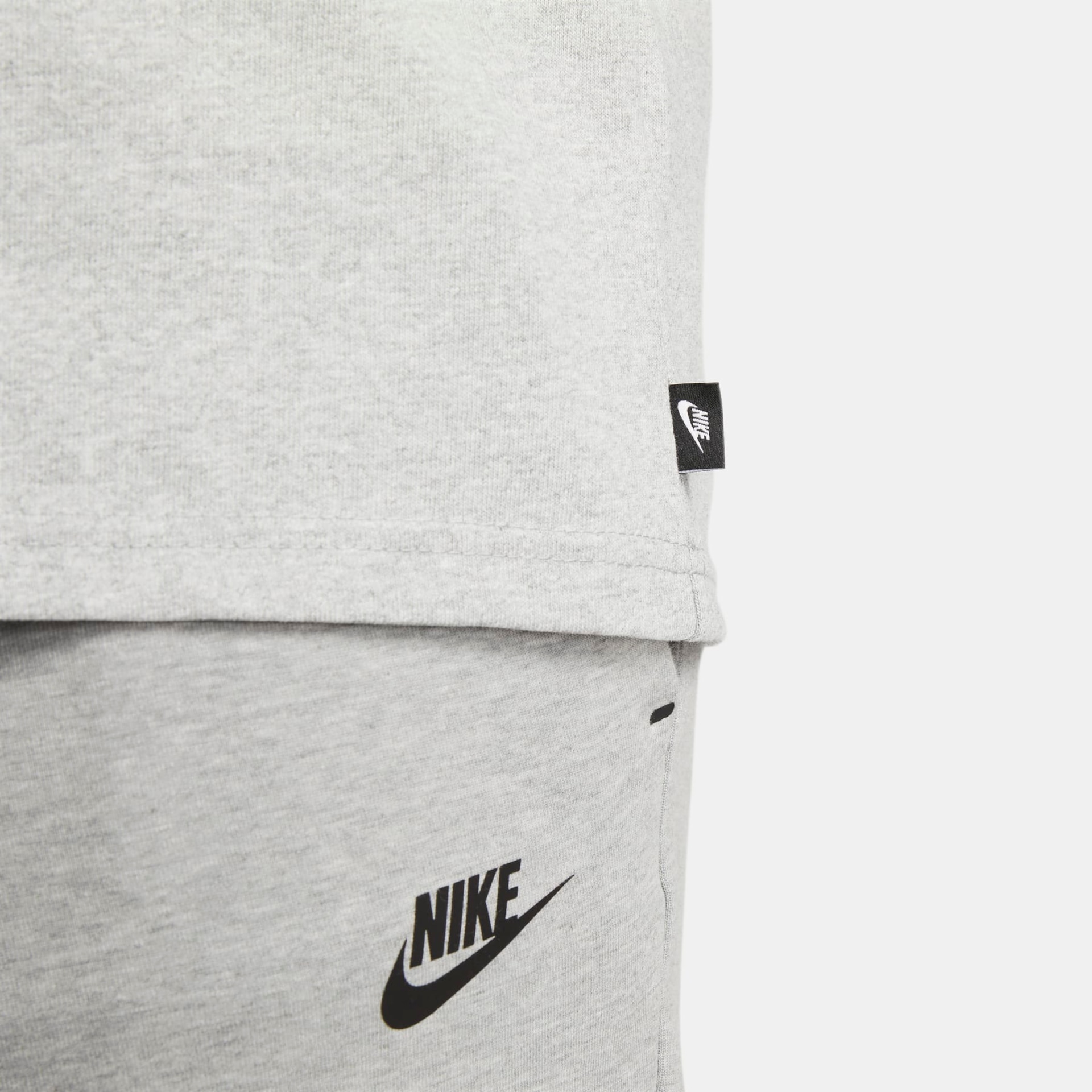 Camiseta Nike Sportswear Premium Essentials Masculina - Foto 8