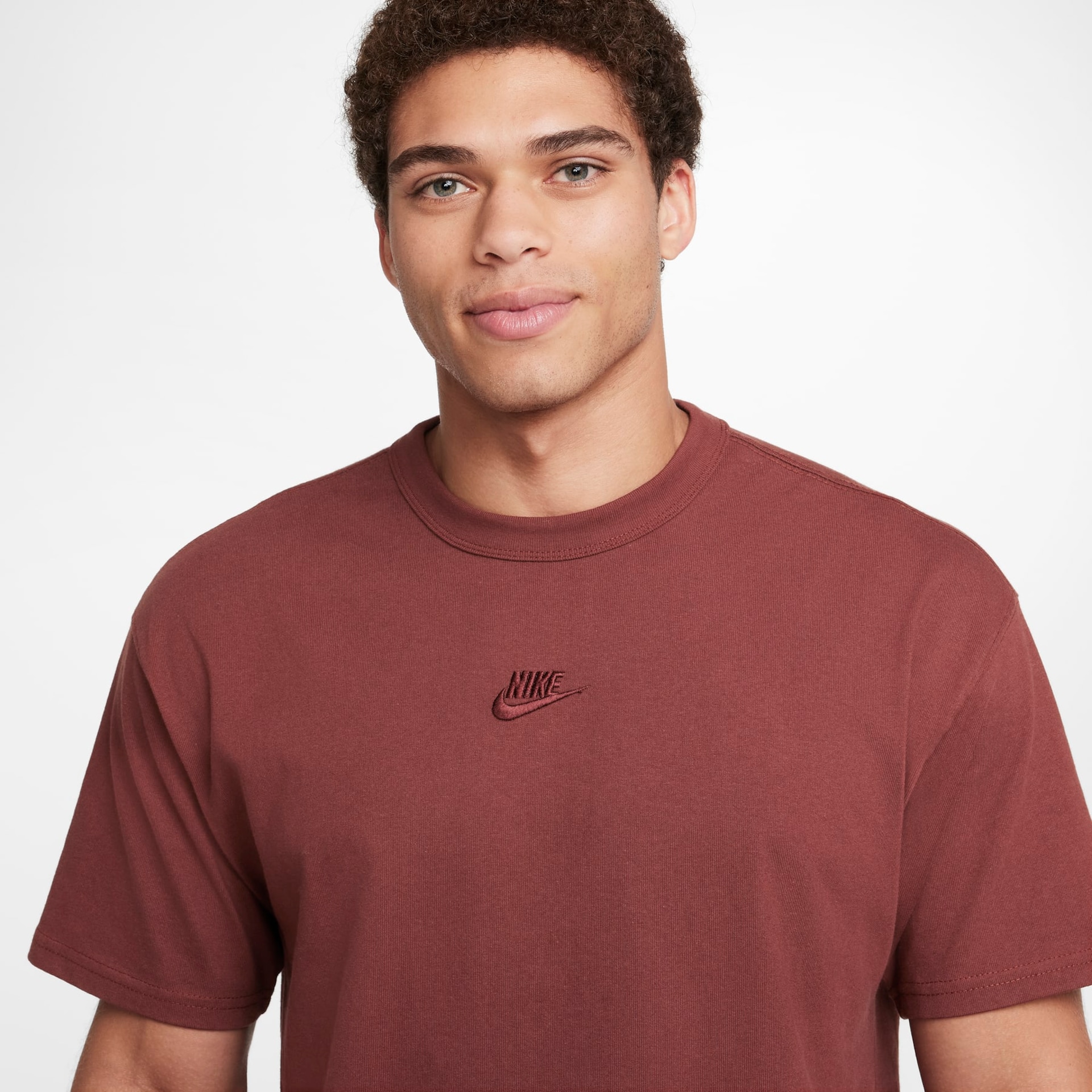 Camiseta Nike Sportswear Premium Essentials Masculina - Foto 3