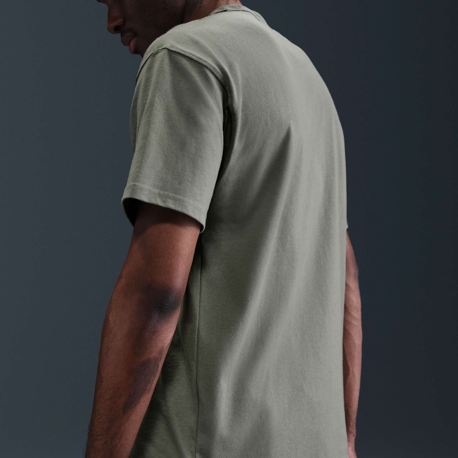 Camiseta Nike Sportswear Premium Essentials Masculina - Foto 2