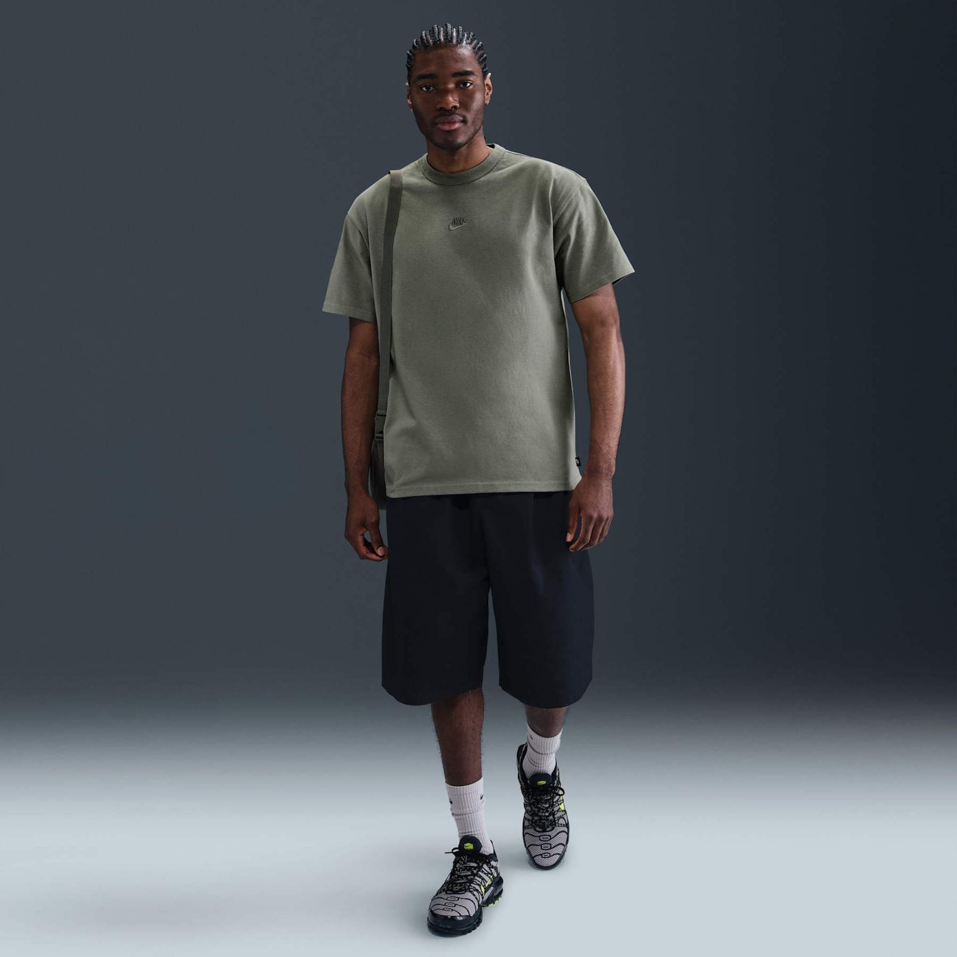 Camiseta Nike Sportswear Premium Essentials Masculina - Foto 4