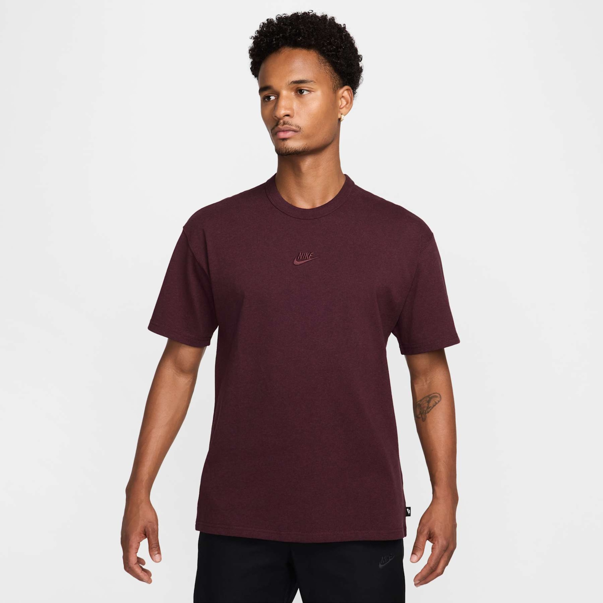 Camiseta Nike Sportswear Premium Essentials Masculina - Foto 1