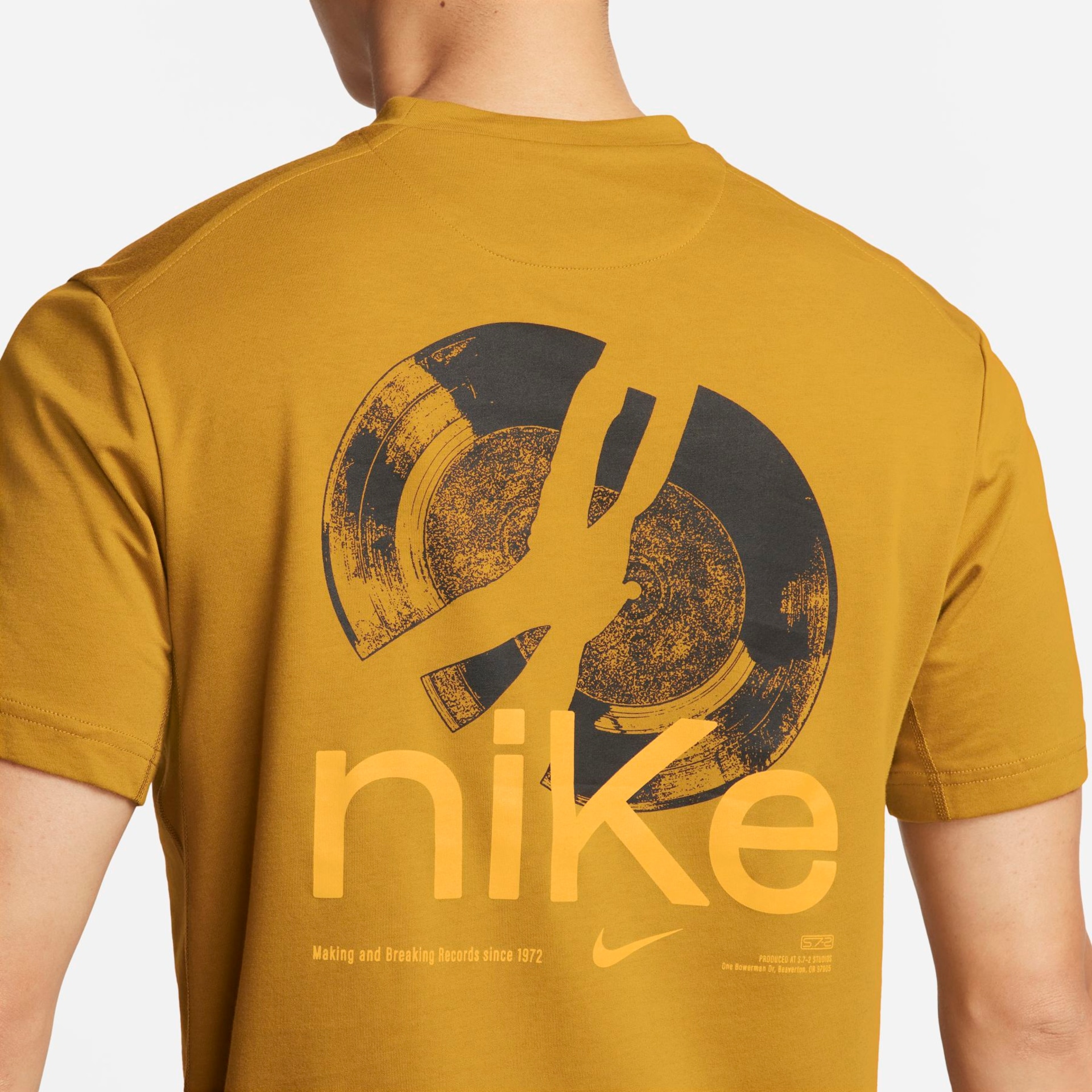 Camiseta Nike Dri-FIT Studio '72 Primary Masculina - Foto 4