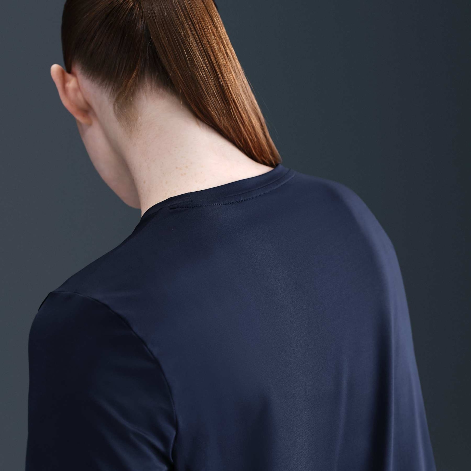 Camiseta Nike Dri-FIT One Feminina - Foto 2