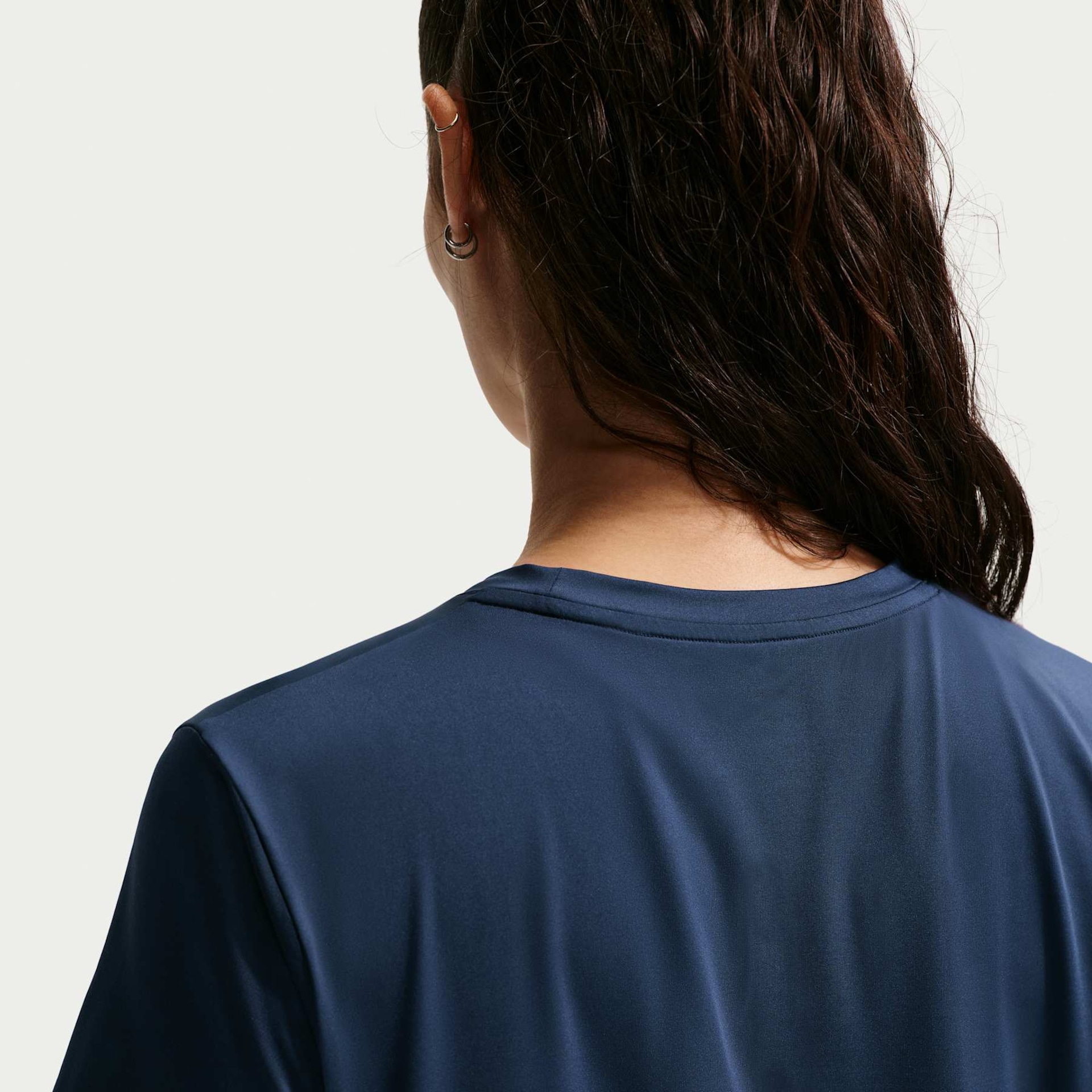 Camiseta Nike Dri-FIT One Feminina - Foto 2