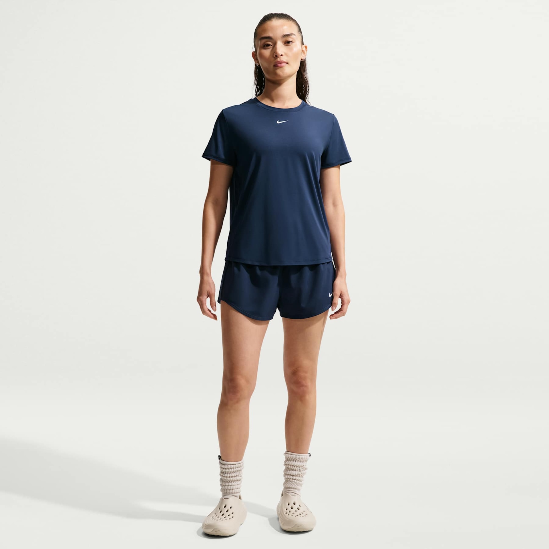 Camiseta Nike Dri-FIT One Feminina - Foto 4