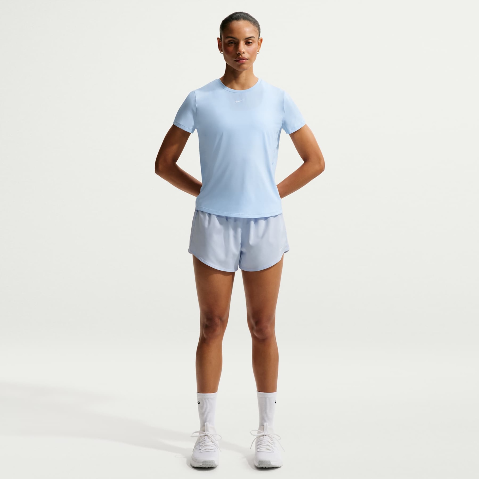 Camiseta Nike Dri-FIT One Feminina - Foto 4