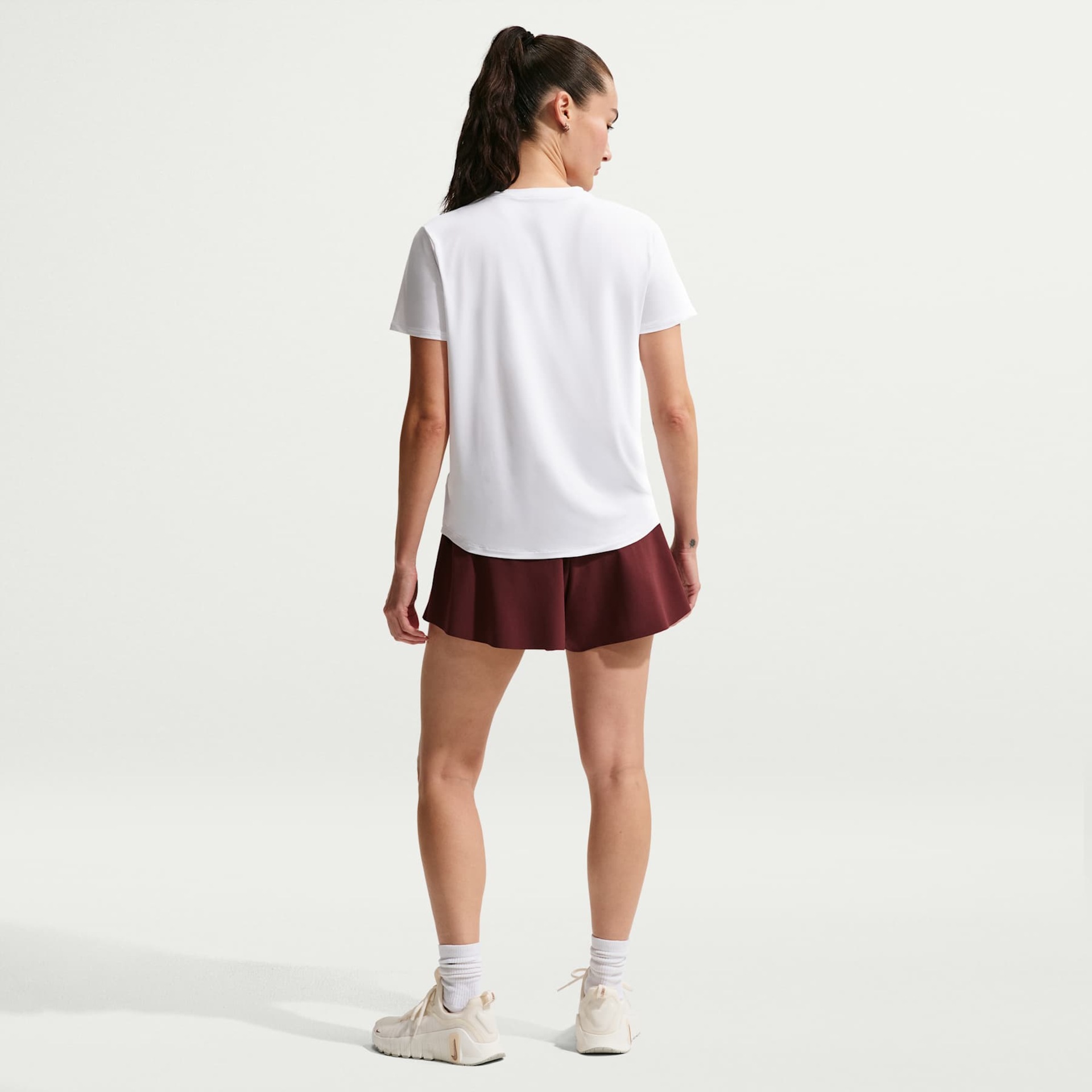 Camiseta Nike Dri-FIT One Feminina - Foto 5