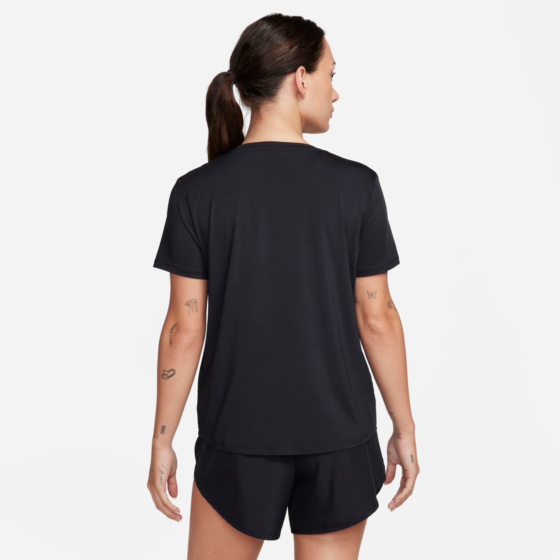 Camiseta Nike Dri-FIT One Feminina - Foto 2