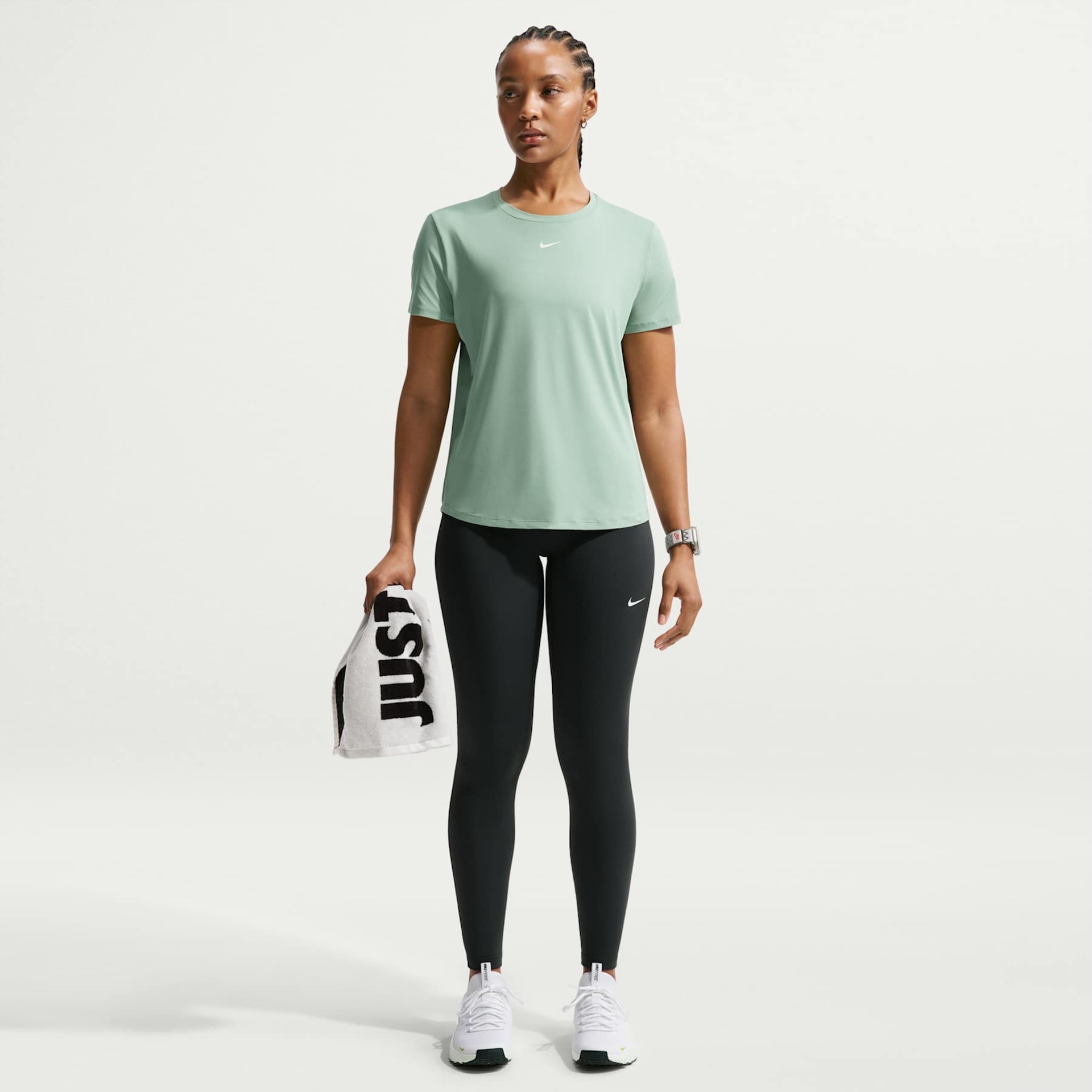 Camiseta Nike Dri-FIT One Feminina - Foto 4
