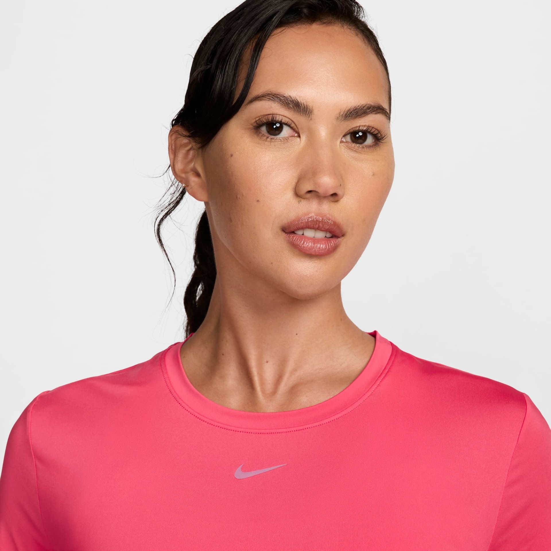 Camiseta Nike Dri-FIT One Feminina - Foto 2