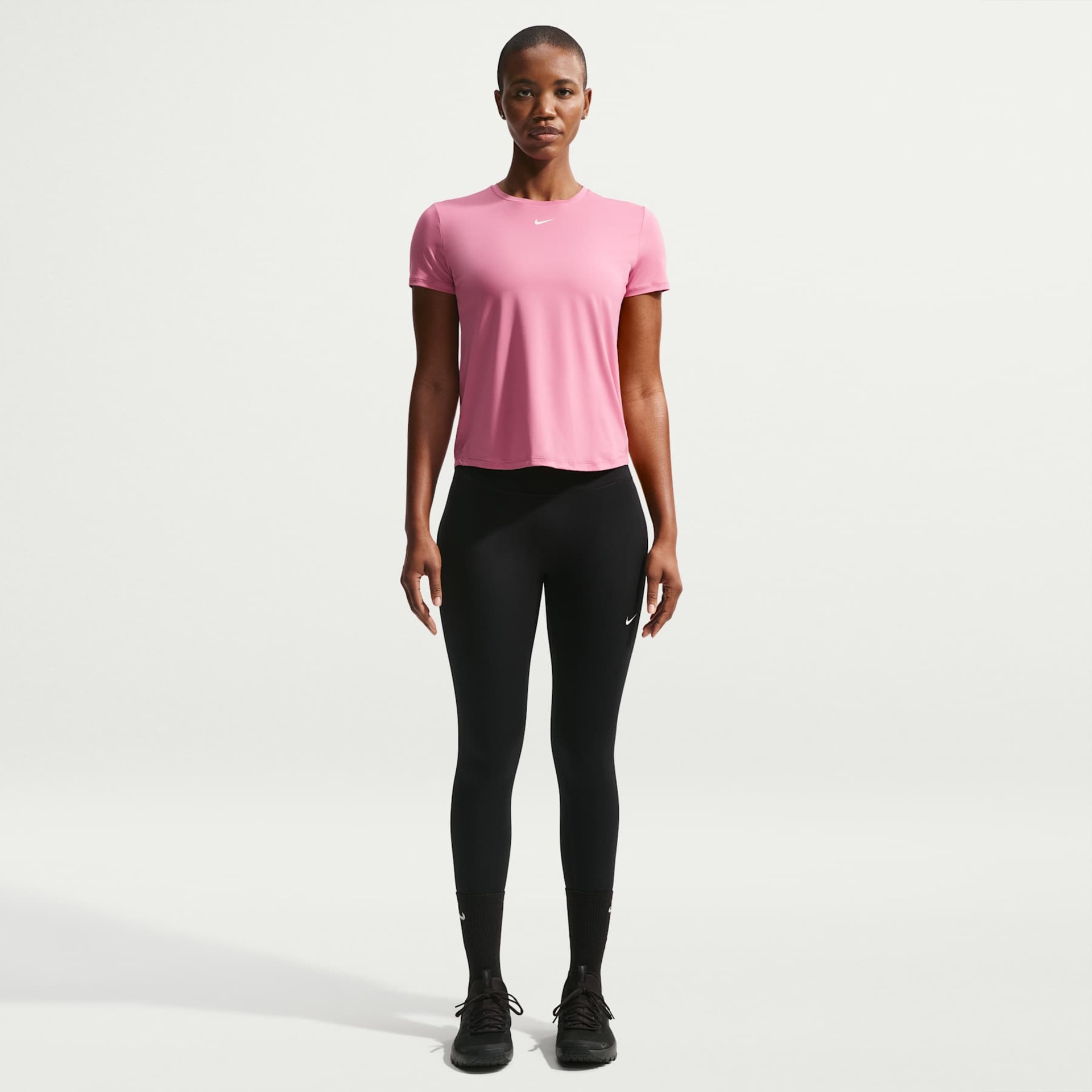 Camiseta Nike Dri-FIT One Feminina - Foto 4