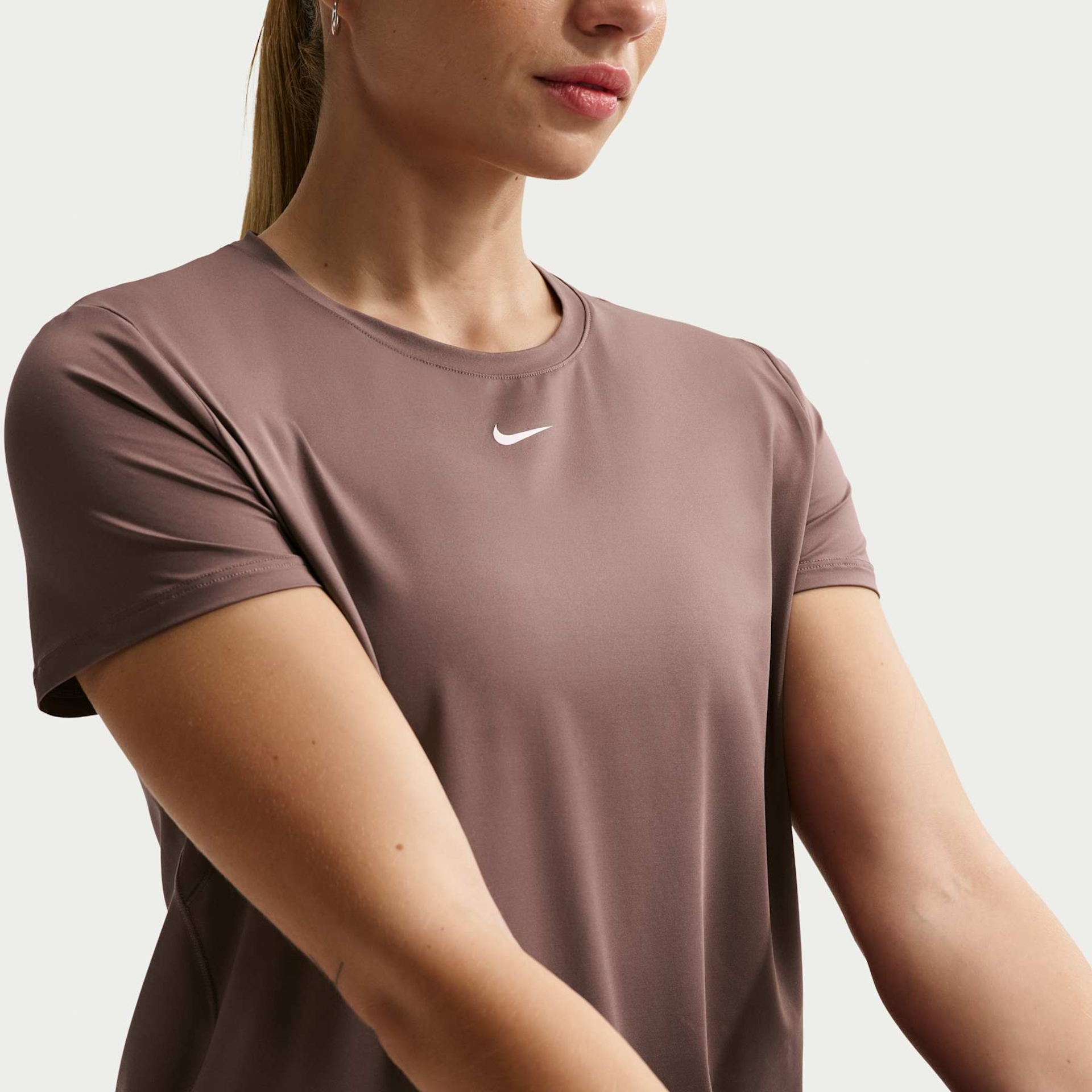 Camiseta Nike Dri-FIT One Feminina - Foto 3