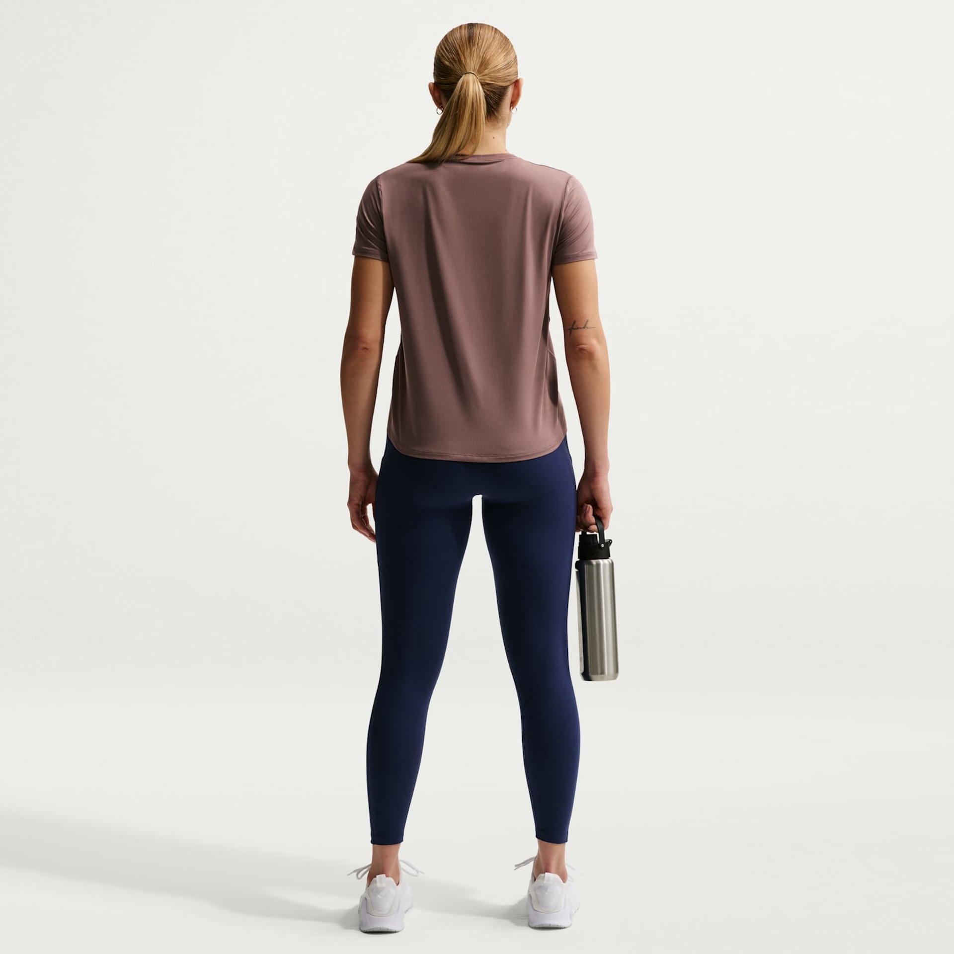 Camiseta Nike Dri-FIT One Feminina - Foto 5