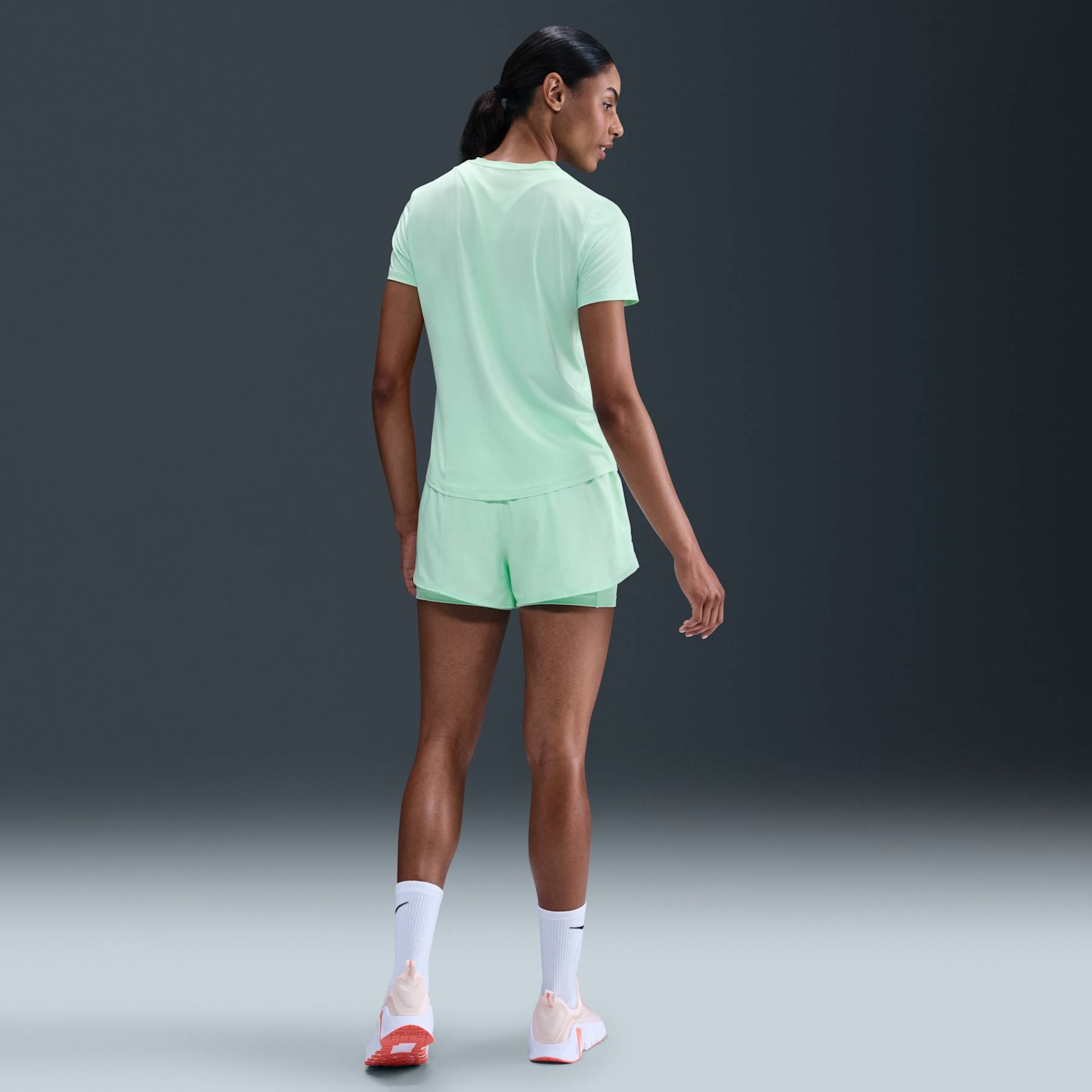 Camiseta Nike Dri-FIT One Feminina - Foto 5