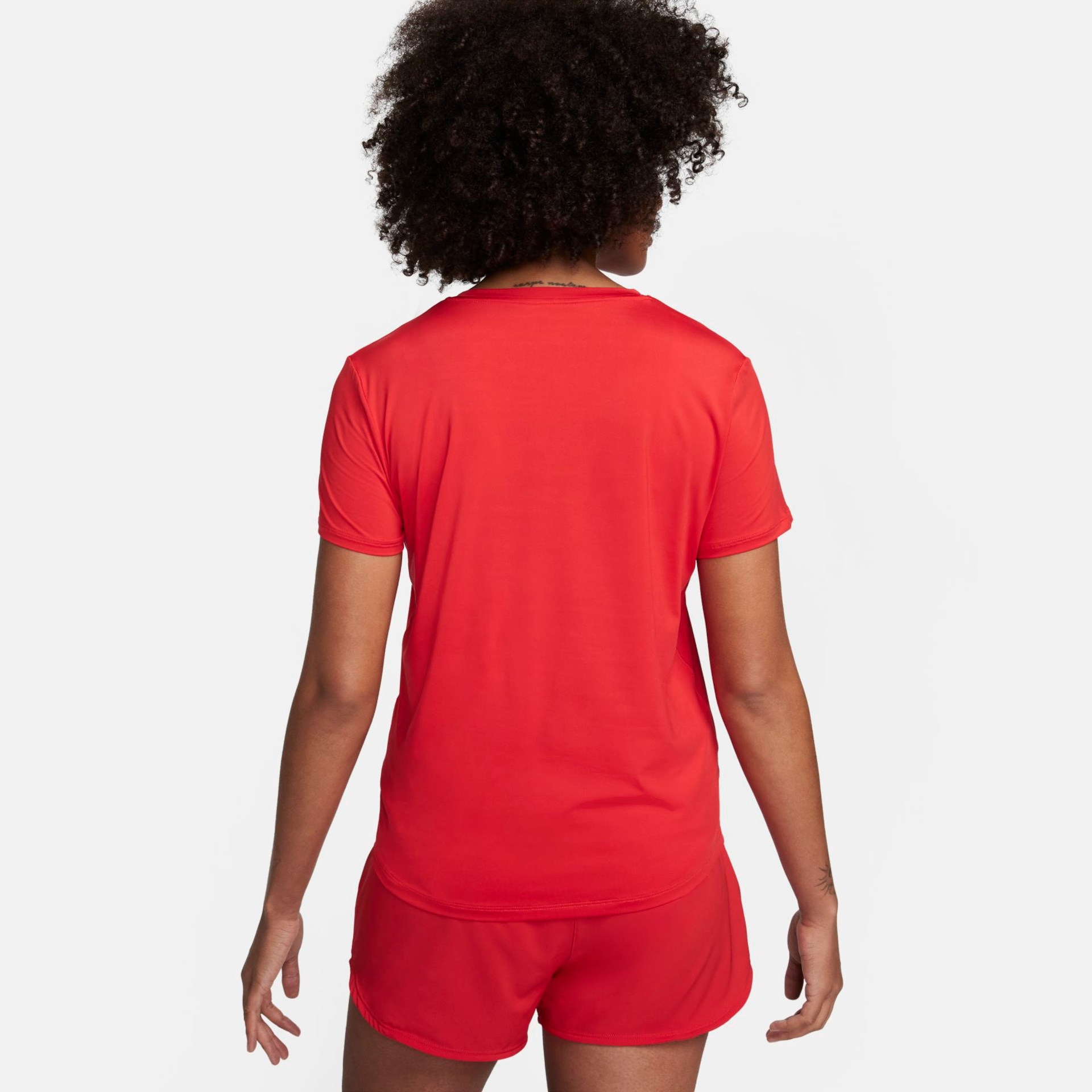 Camiseta Nike Dri-FIT One Feminina - Foto 2