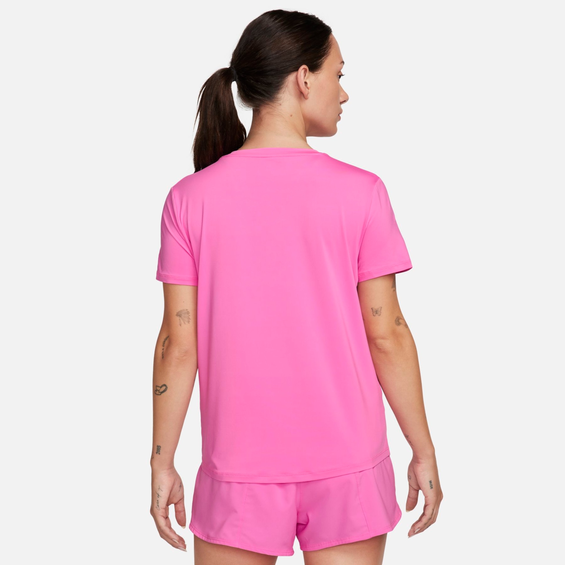 Camiseta Nike Dri-FIT One Feminina - Foto 2