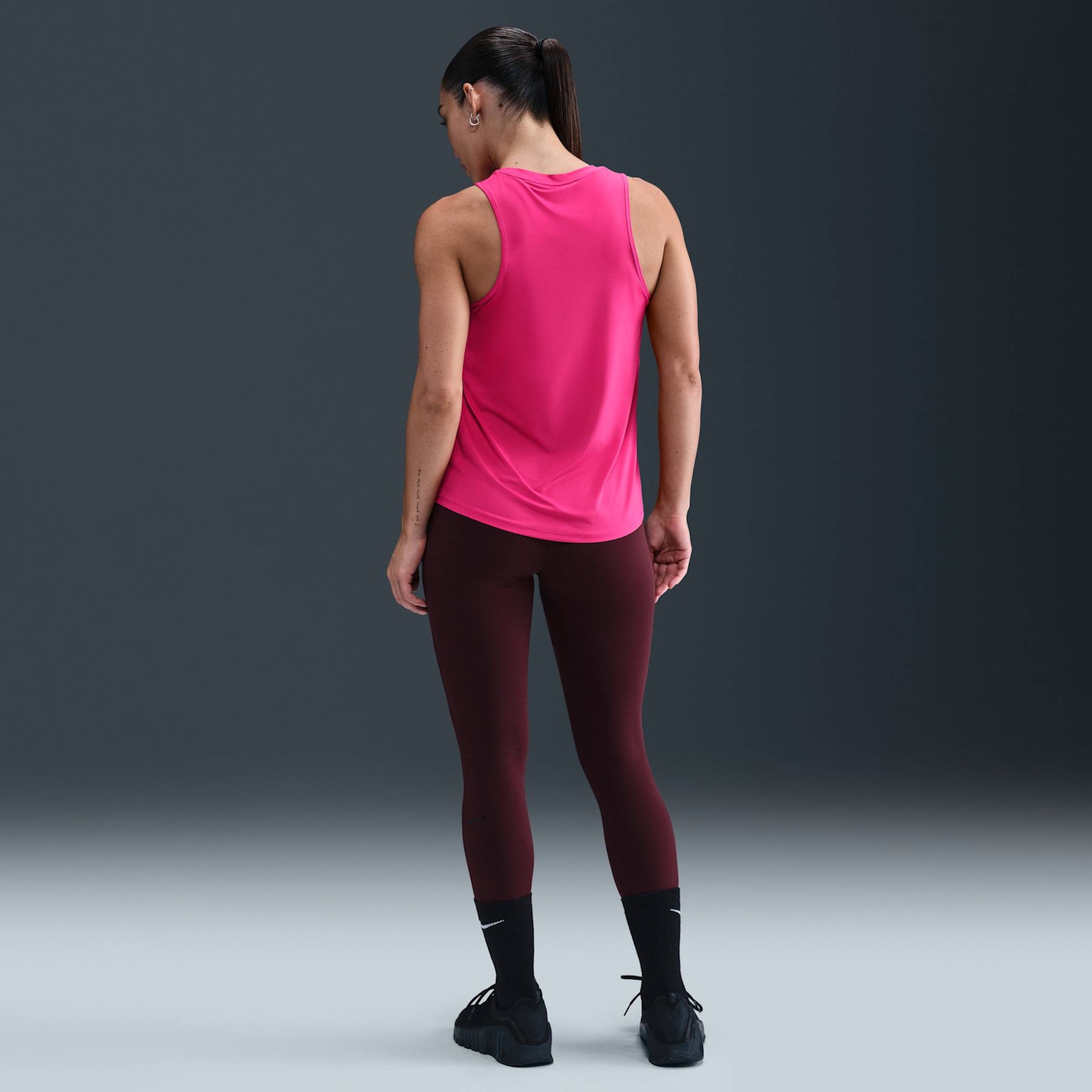 Regata Nike Dri-FIT One Feminina - Foto 5