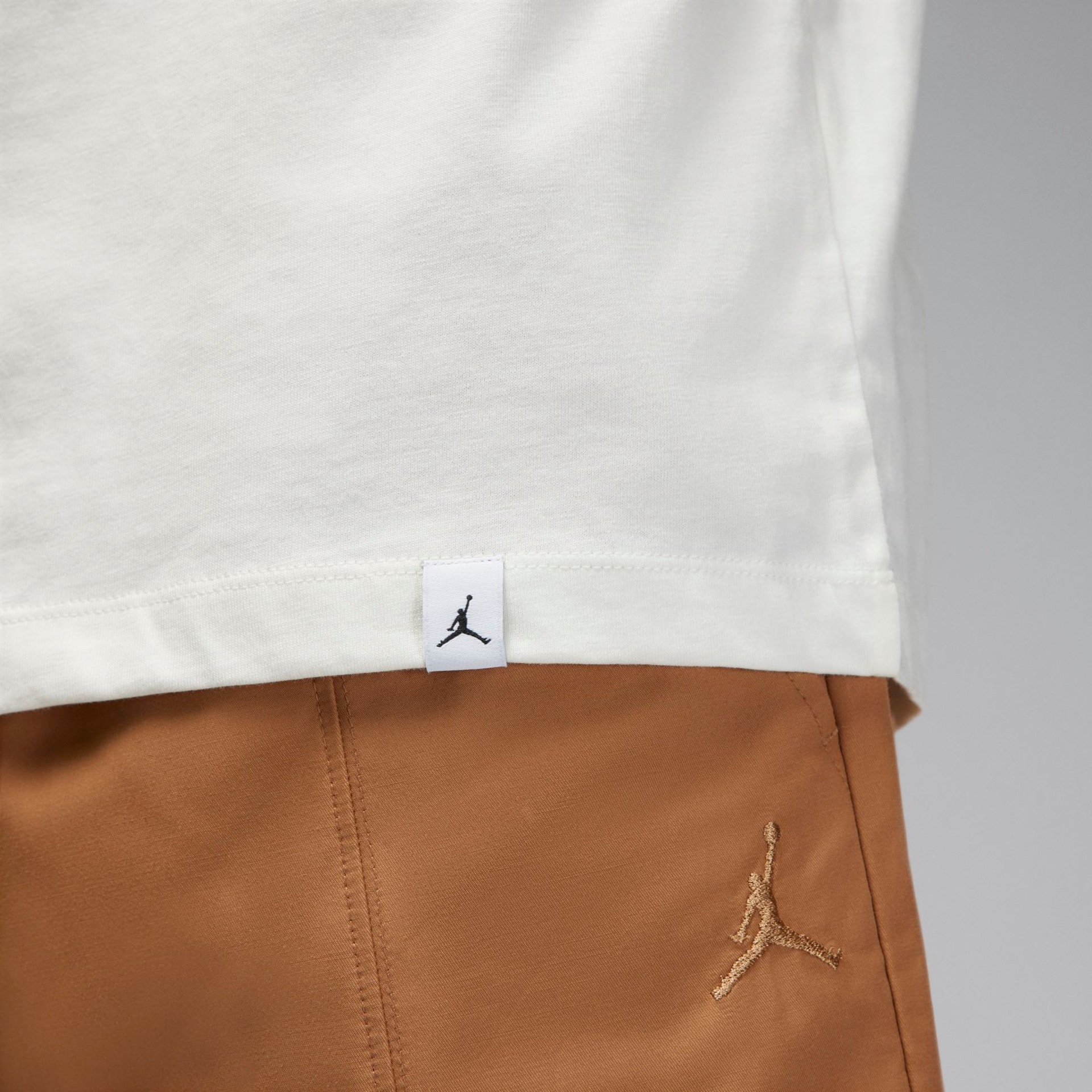 Camiseta Jordan Flight Essentials Masculina - Foto 4