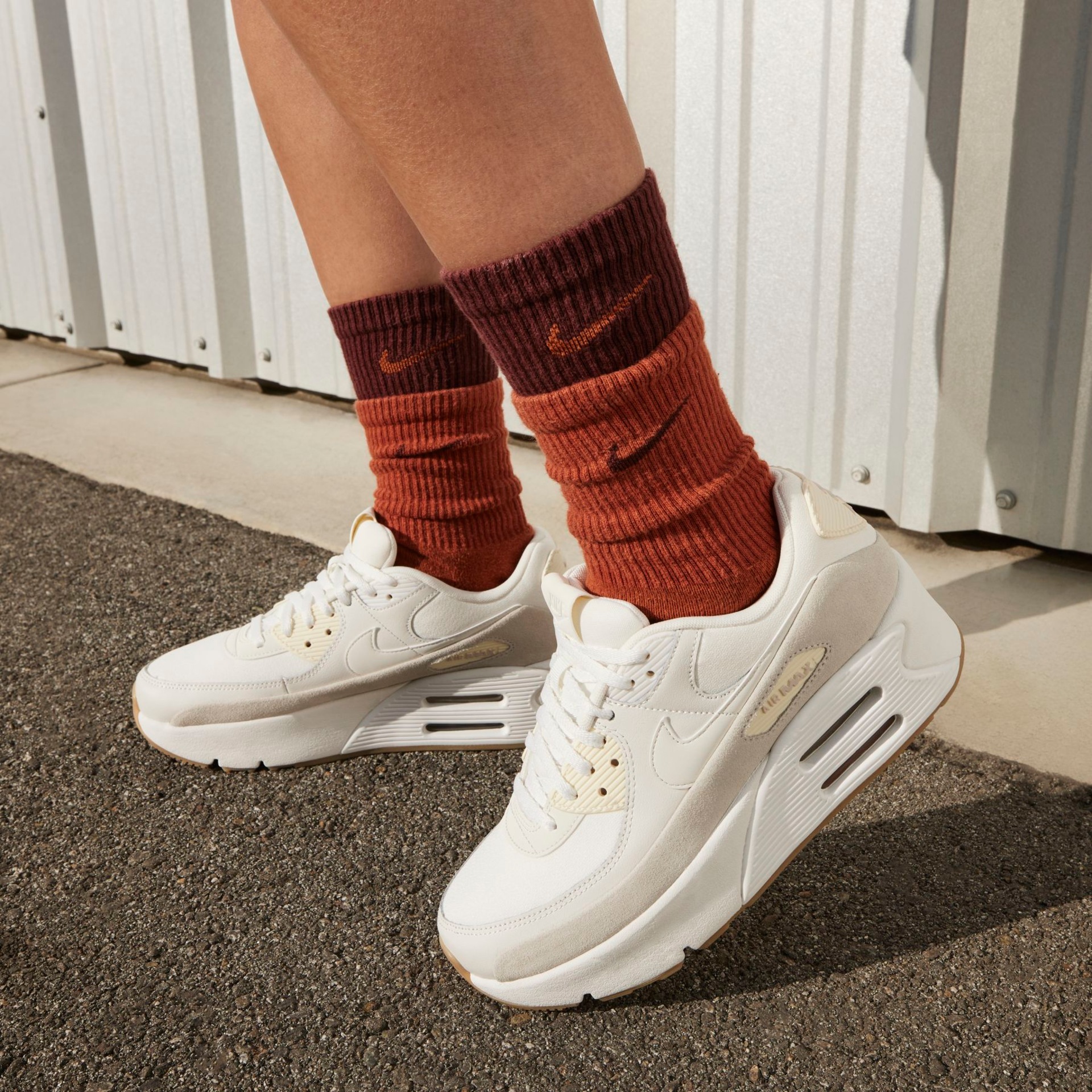 Tênis Nike Air Max 90 Feminino - Foto 10