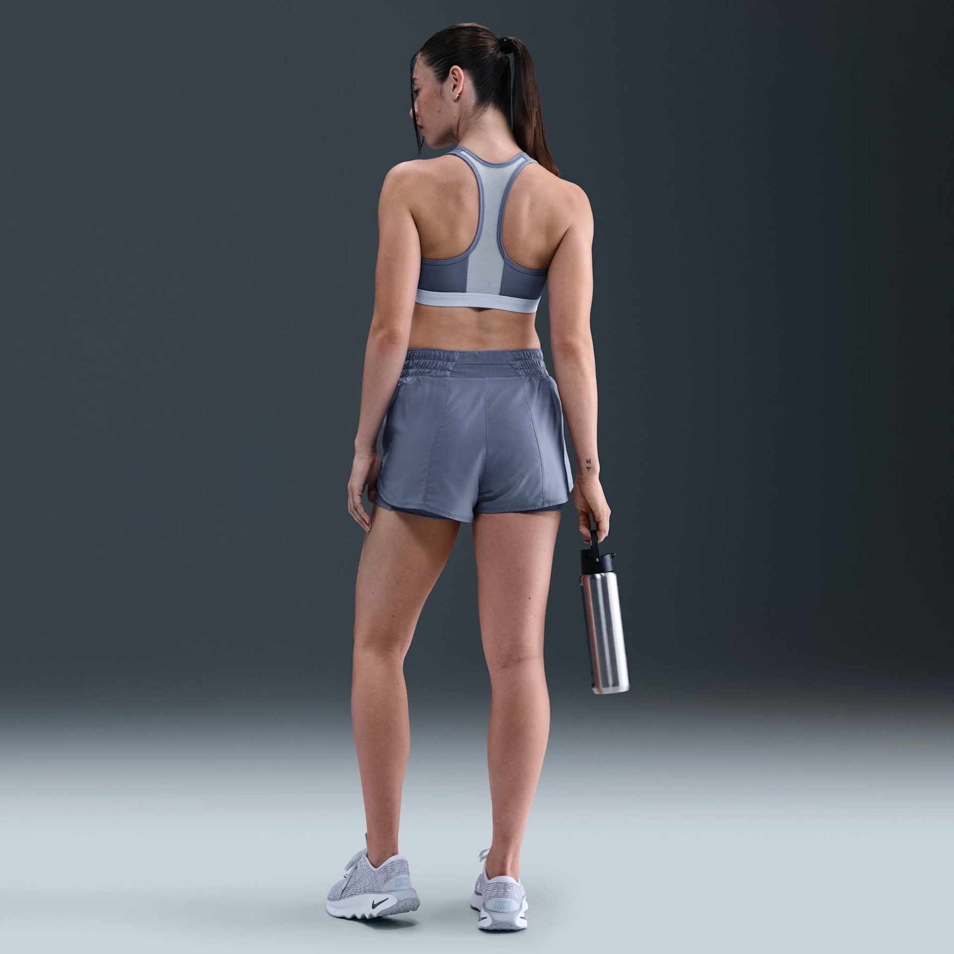 Top Nike Swoosh Feminino - Foto 5